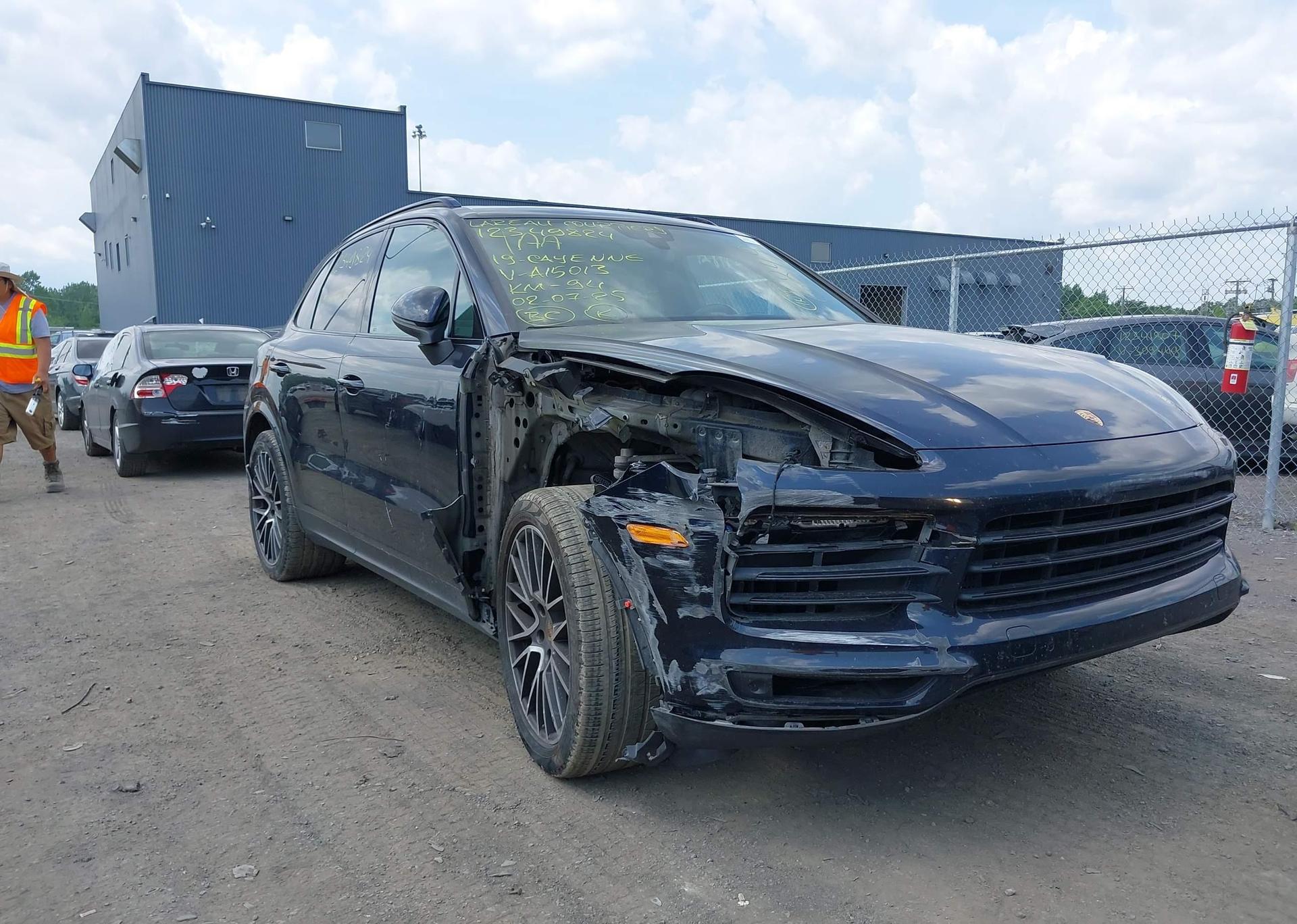 2019 PORSCHE CAYENNE