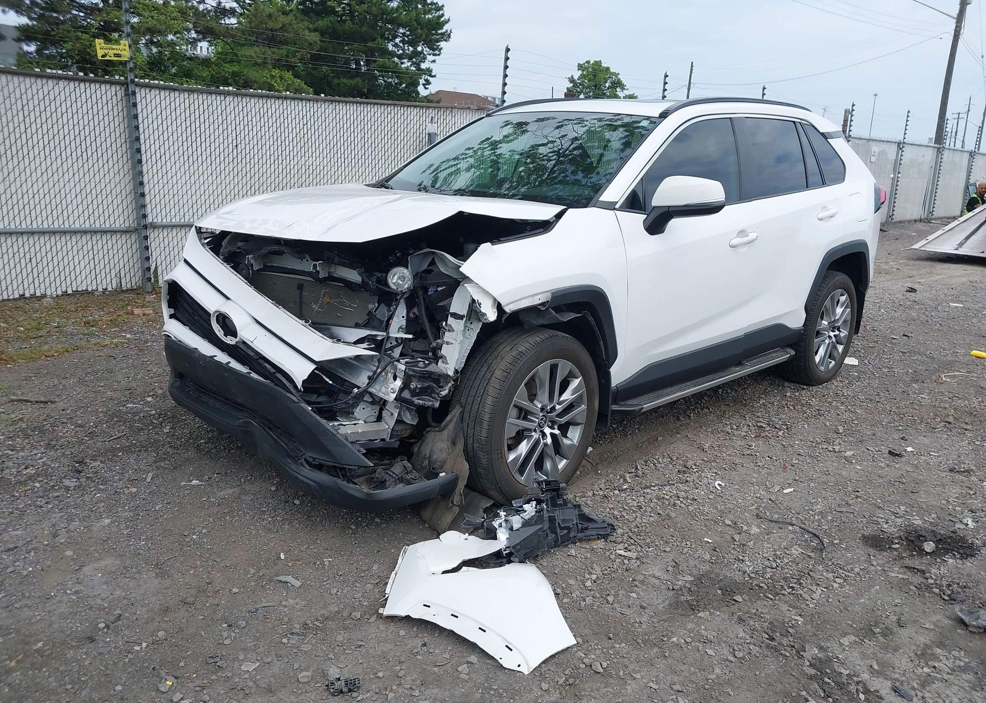 2020 TOYOTA RAV4 XLE