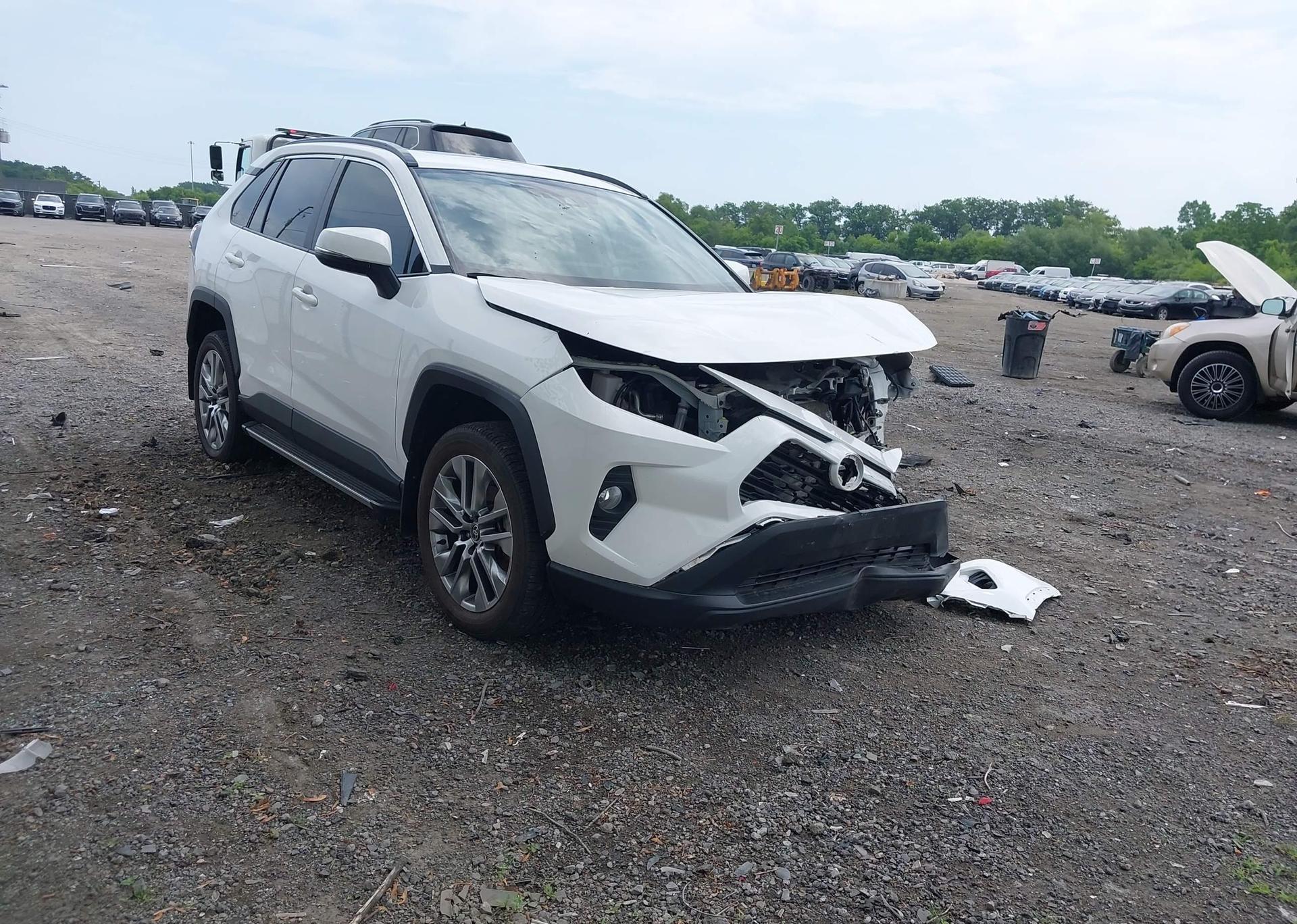 2020 TOYOTA RAV4 XLE