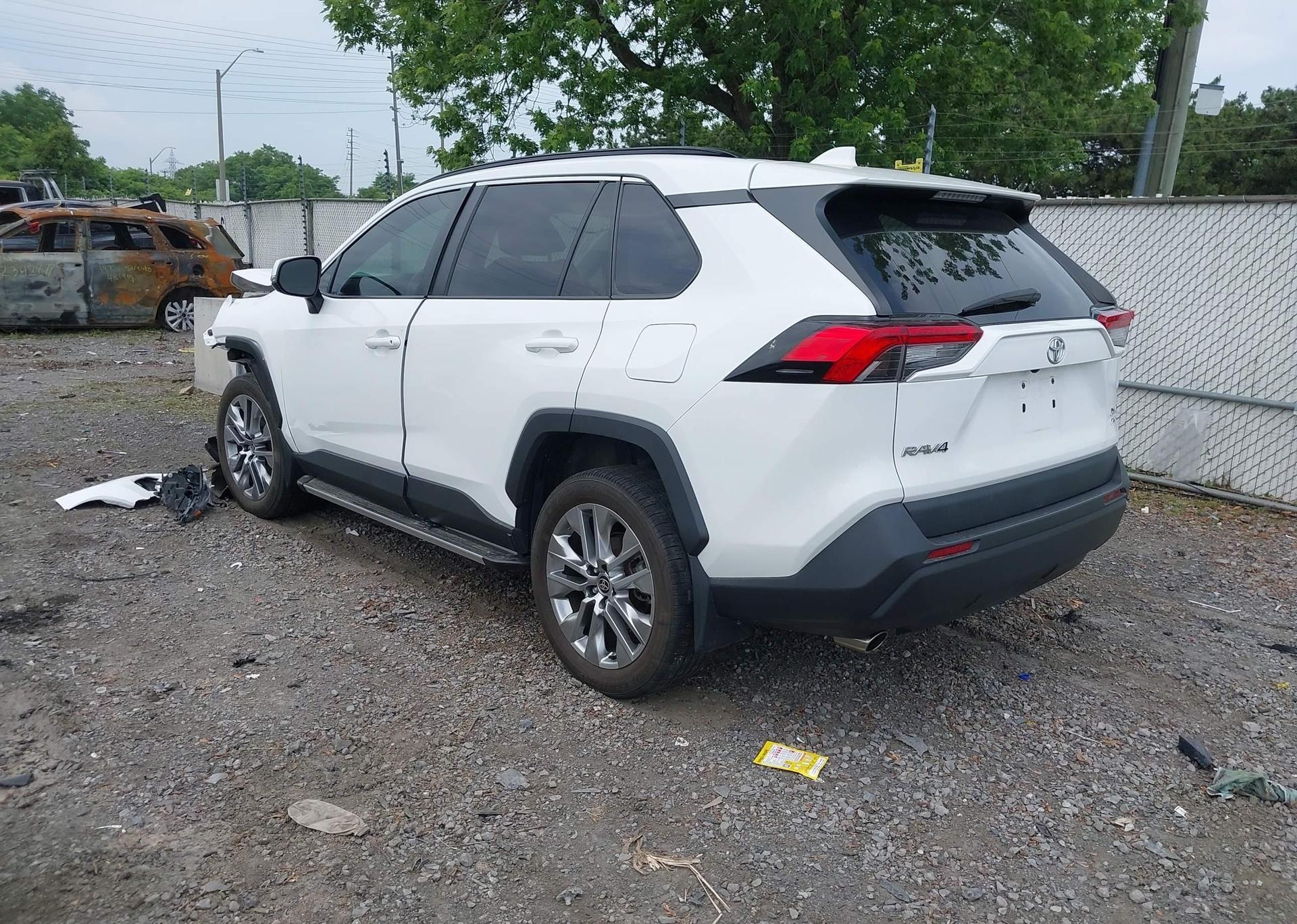 2020 TOYOTA RAV4 XLE