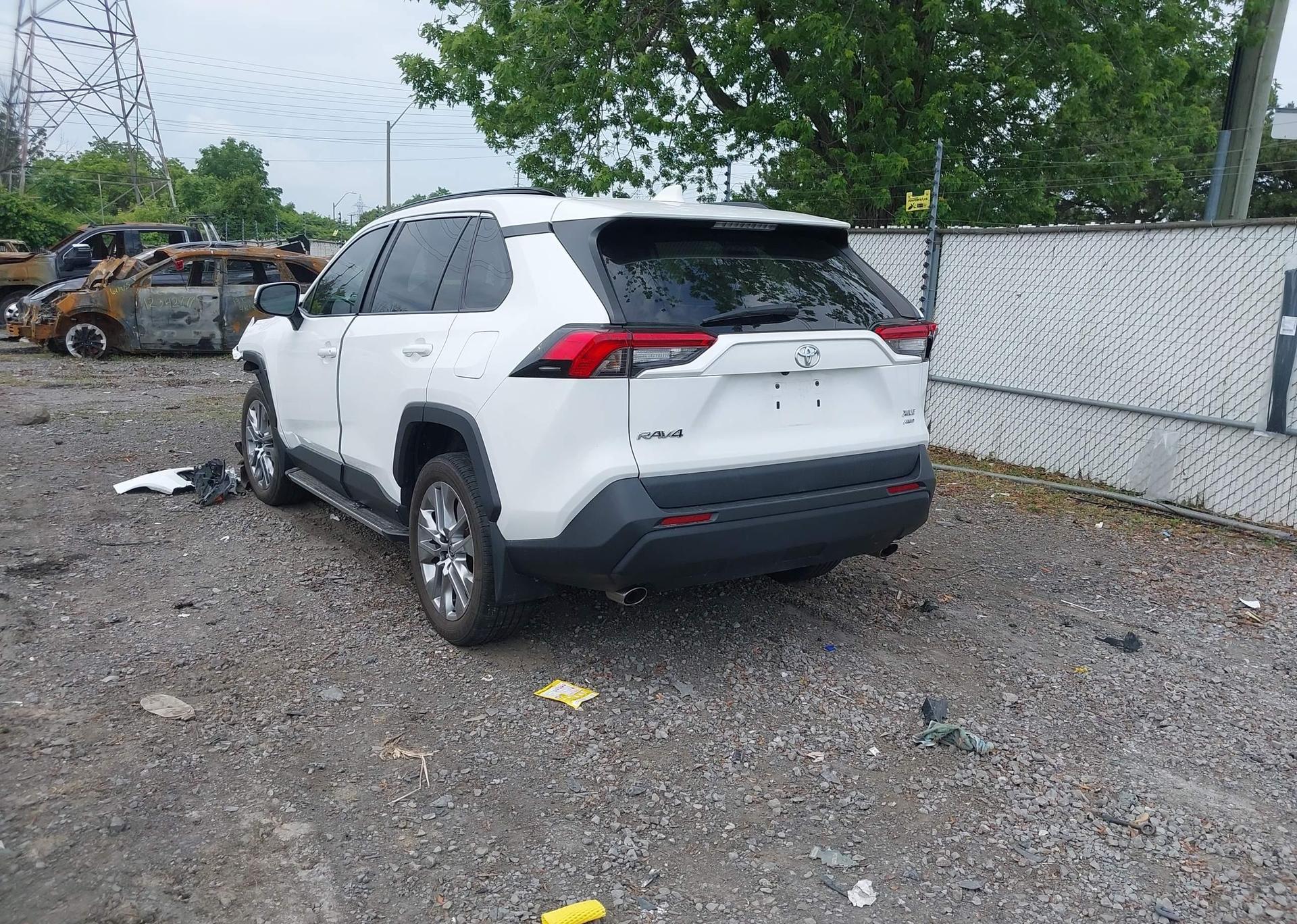 2020 TOYOTA RAV4 XLE
