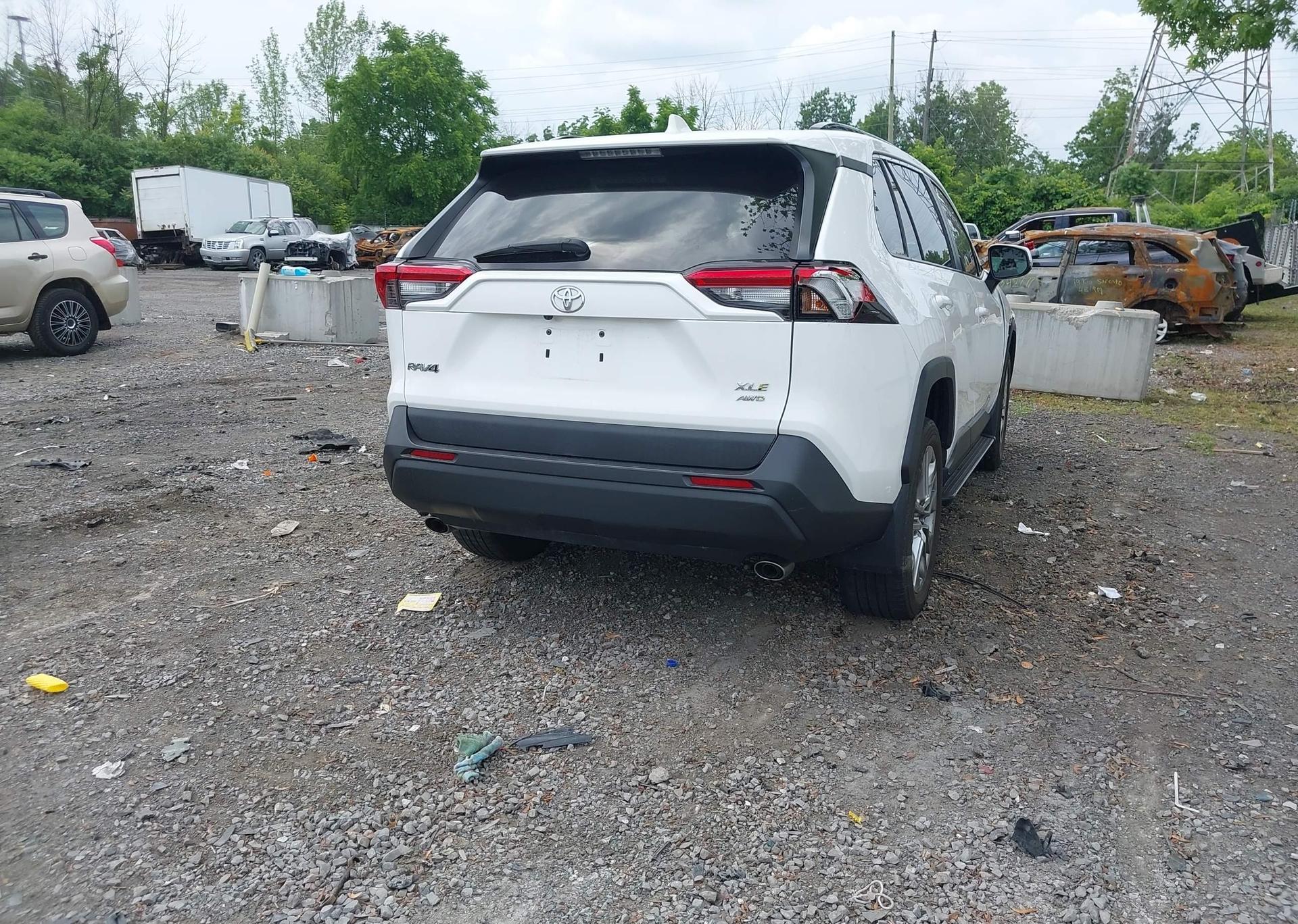 2020 TOYOTA RAV4 XLE