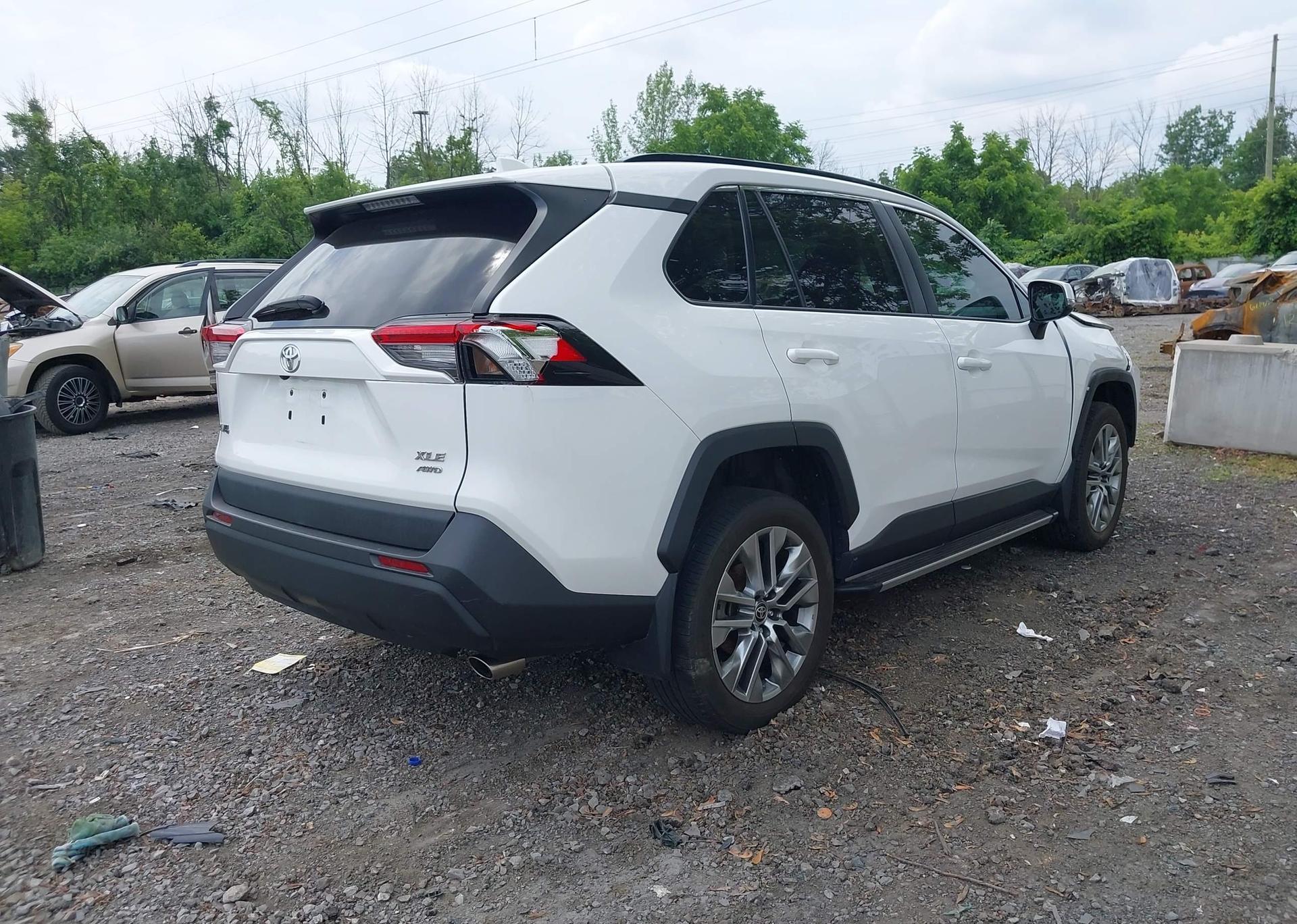 2020 TOYOTA RAV4 XLE