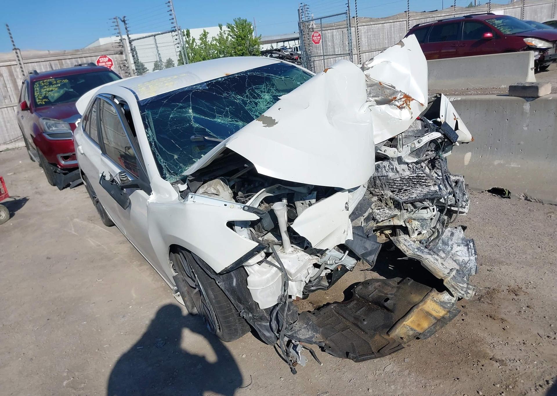 2016 TOYOTA CAMRY LE