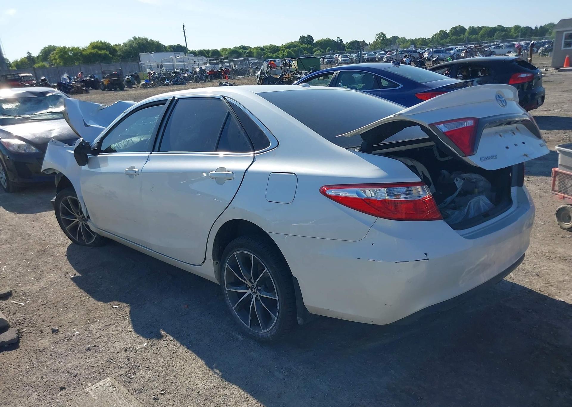 2016 TOYOTA CAMRY LE