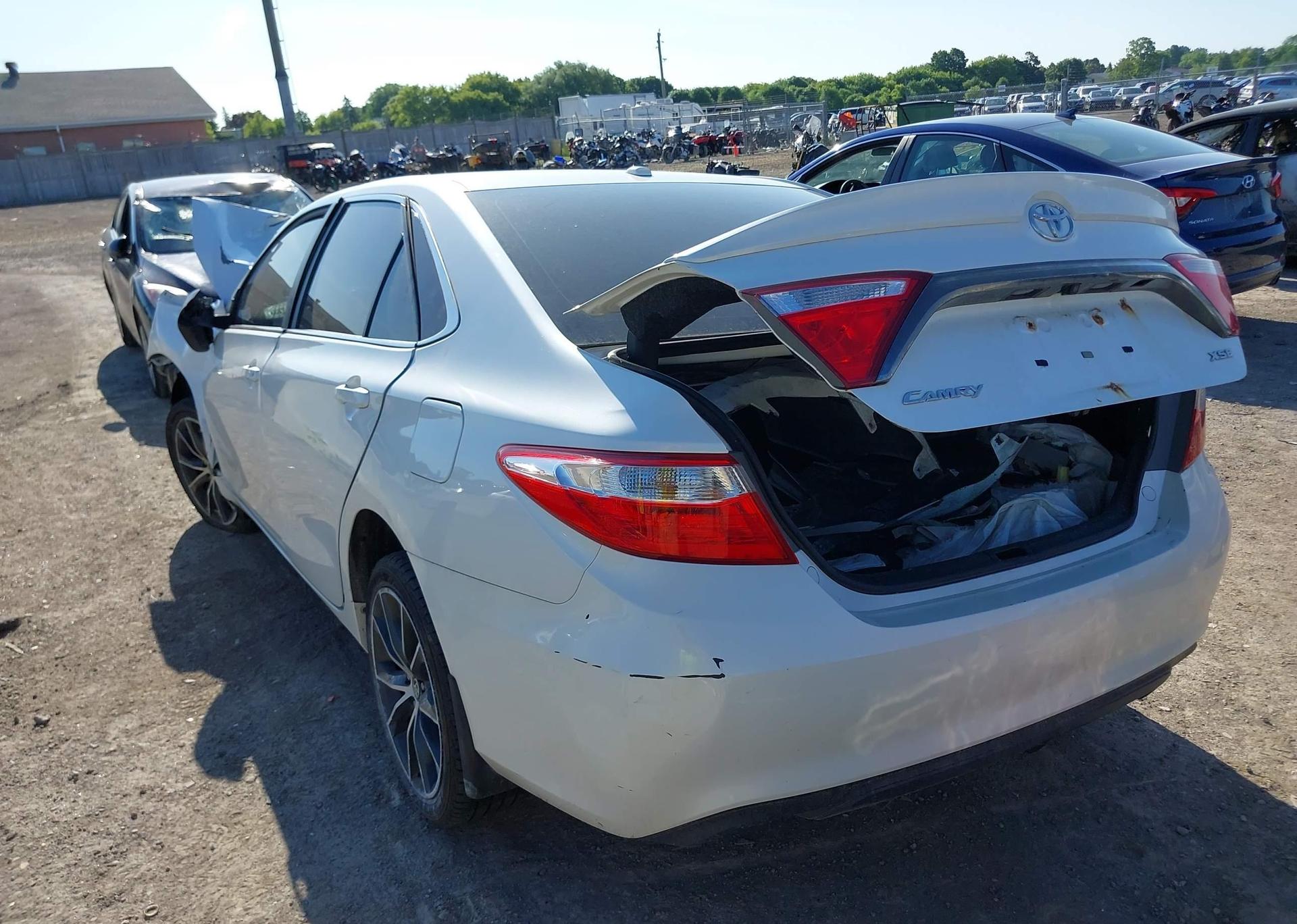 2016 TOYOTA CAMRY LE