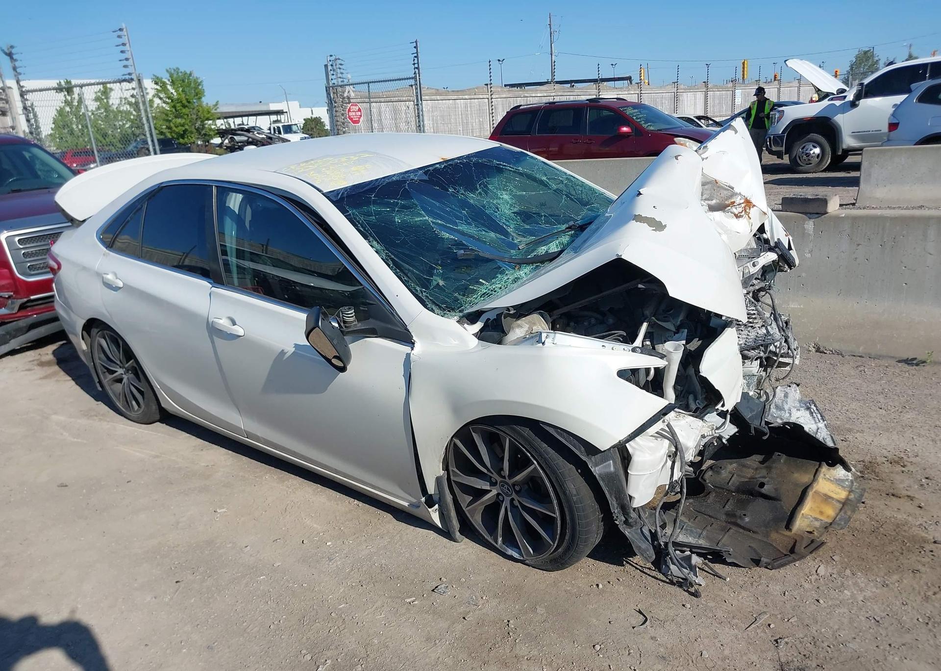 2016 TOYOTA CAMRY LE
