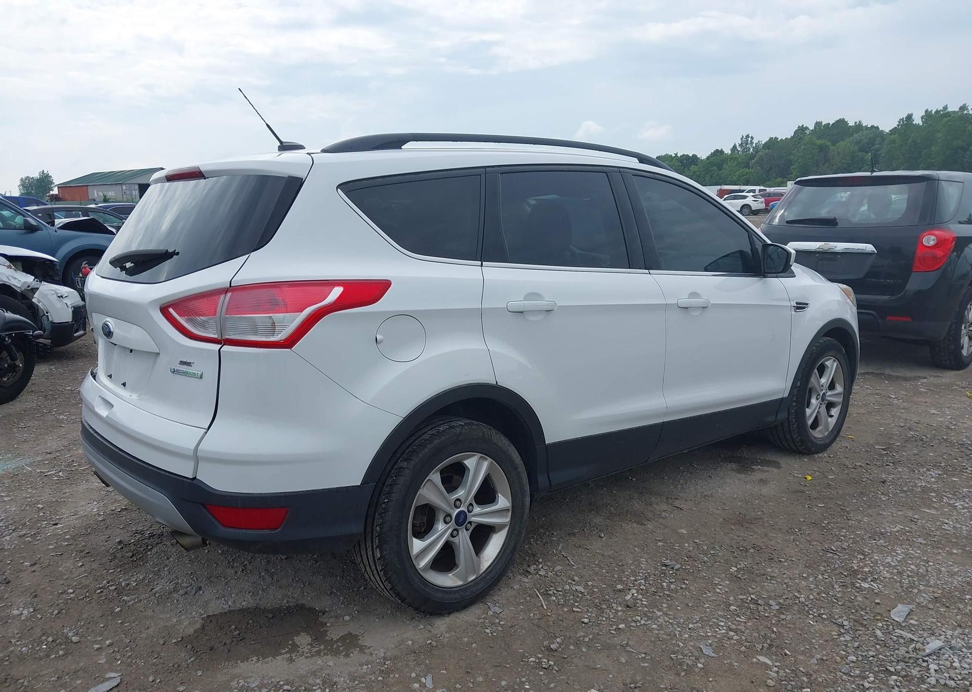 2015 FORD ESCAPE SE