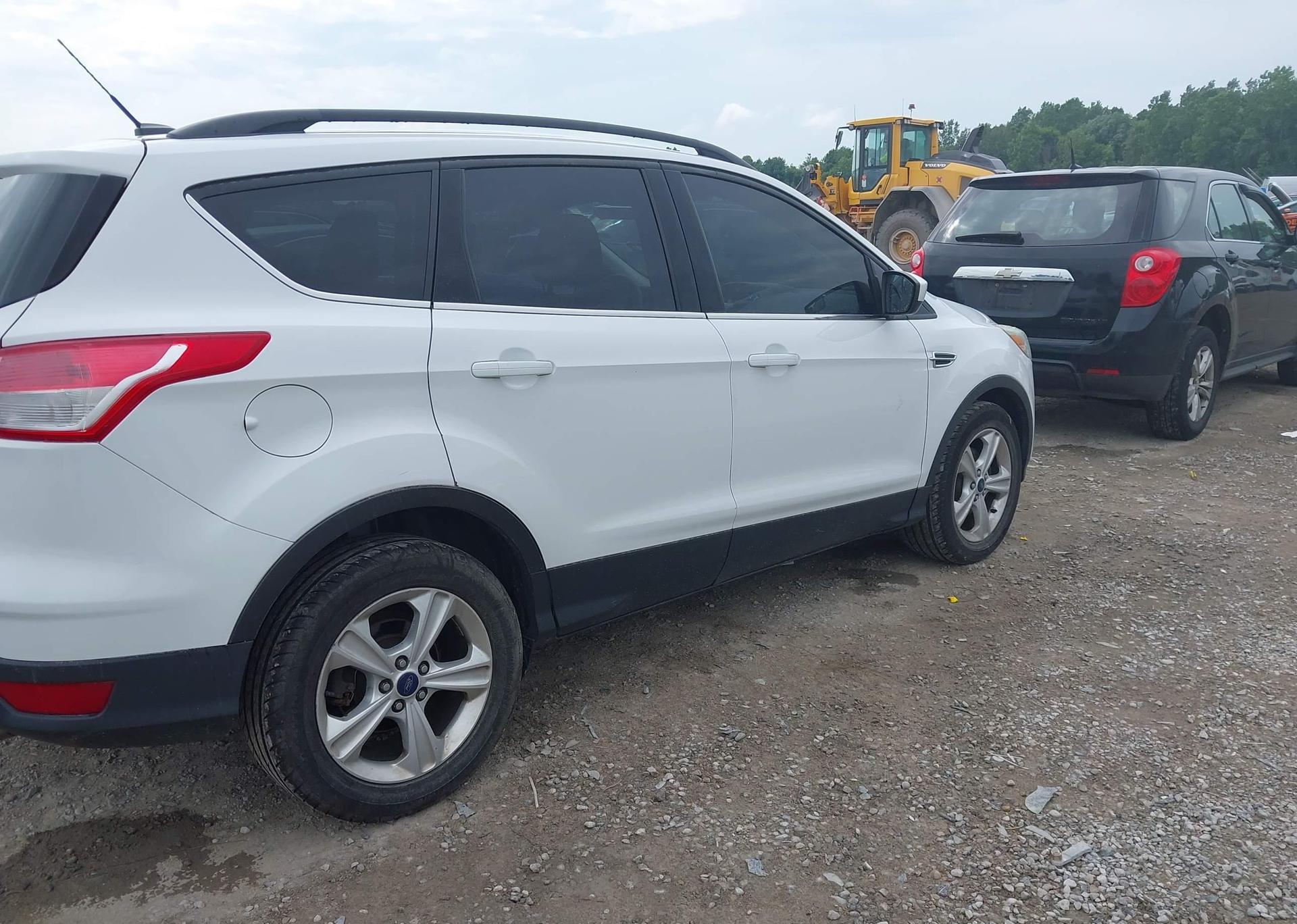 2015 FORD ESCAPE SE