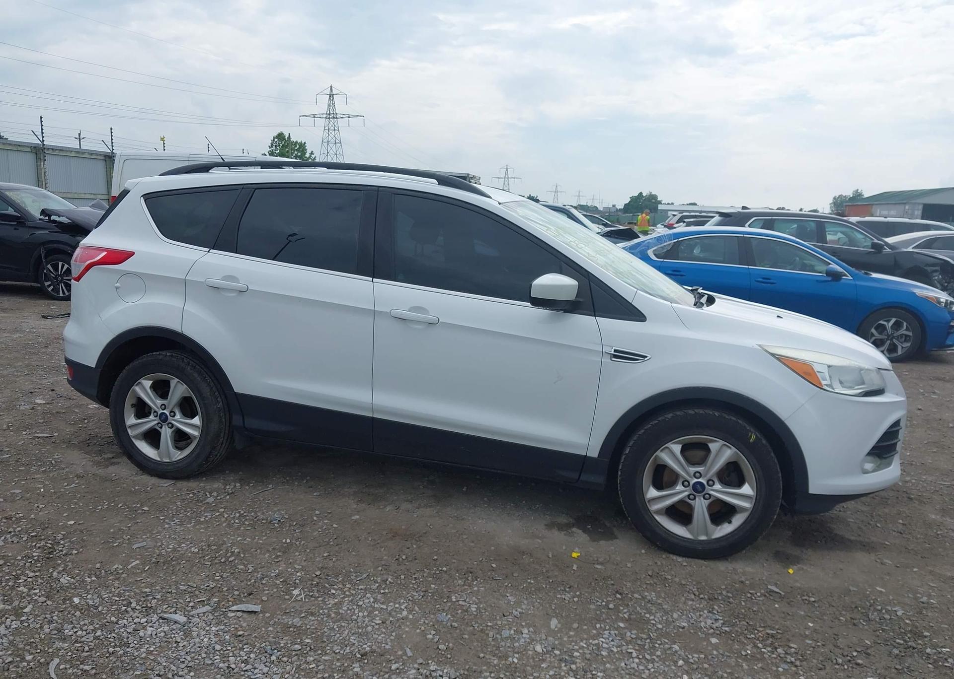 2015 FORD ESCAPE SE