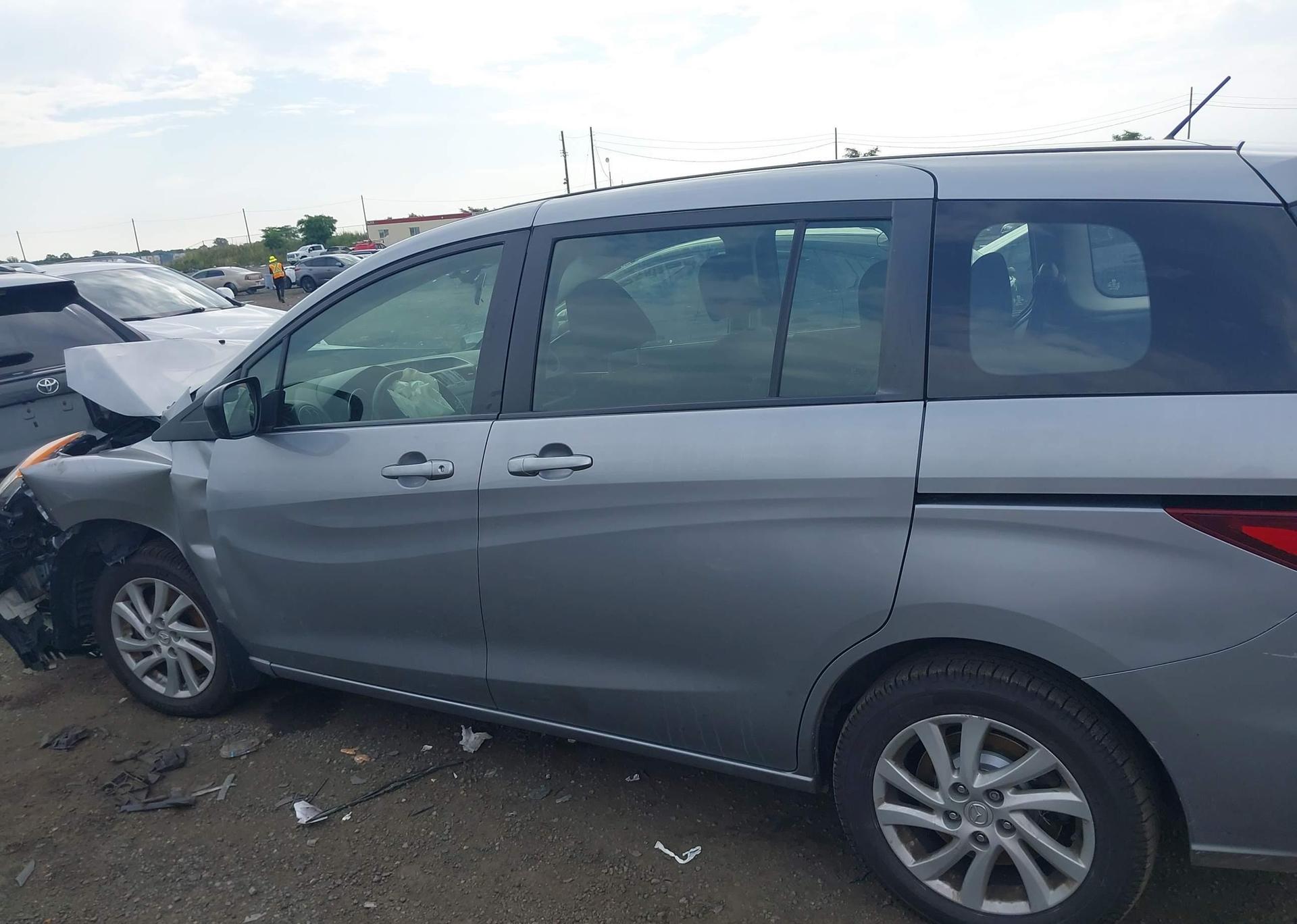 2017 MAZDA MAZDA5 GS