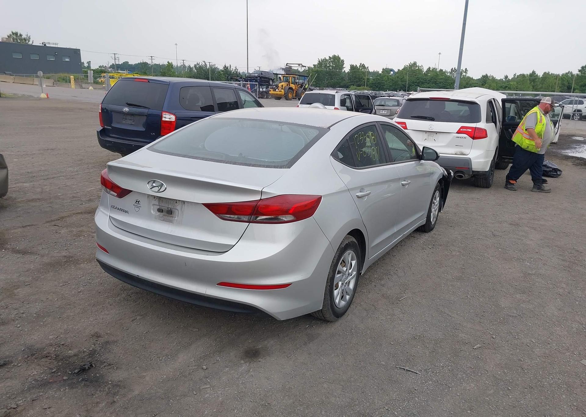 2017 HYUNDAI ELANTRA LE