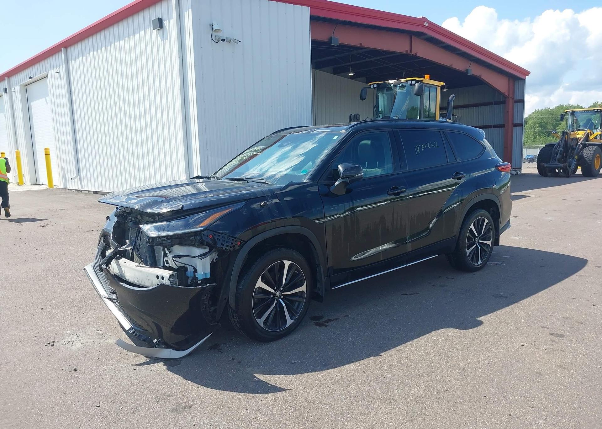 2022 TOYOTA HIGHLANDER XSE