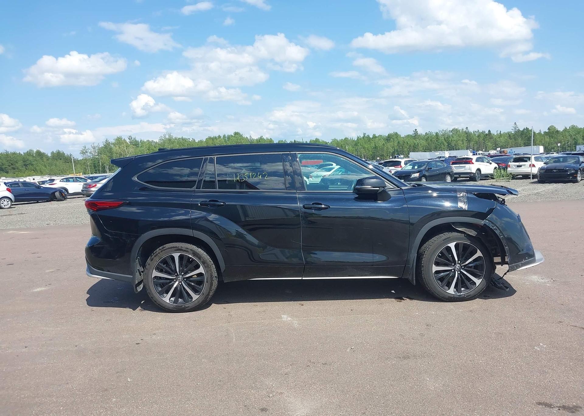 2022 TOYOTA HIGHLANDER XSE