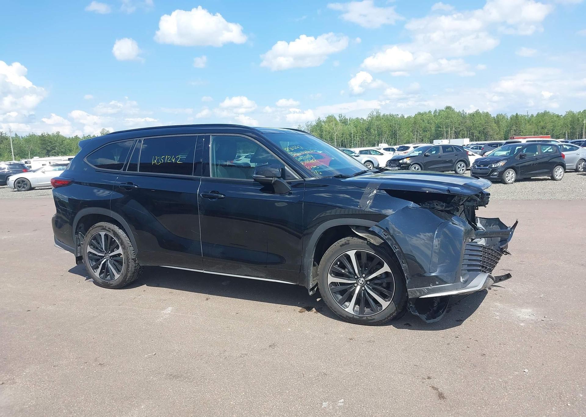 2022 TOYOTA HIGHLANDER XSE