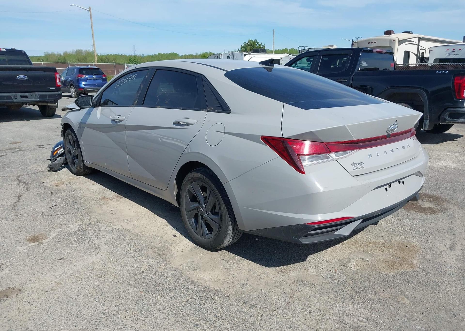 2022 HYUNDAI ELANTRA PREFERRED IVT WITH SUN AND TECH PACKAGE