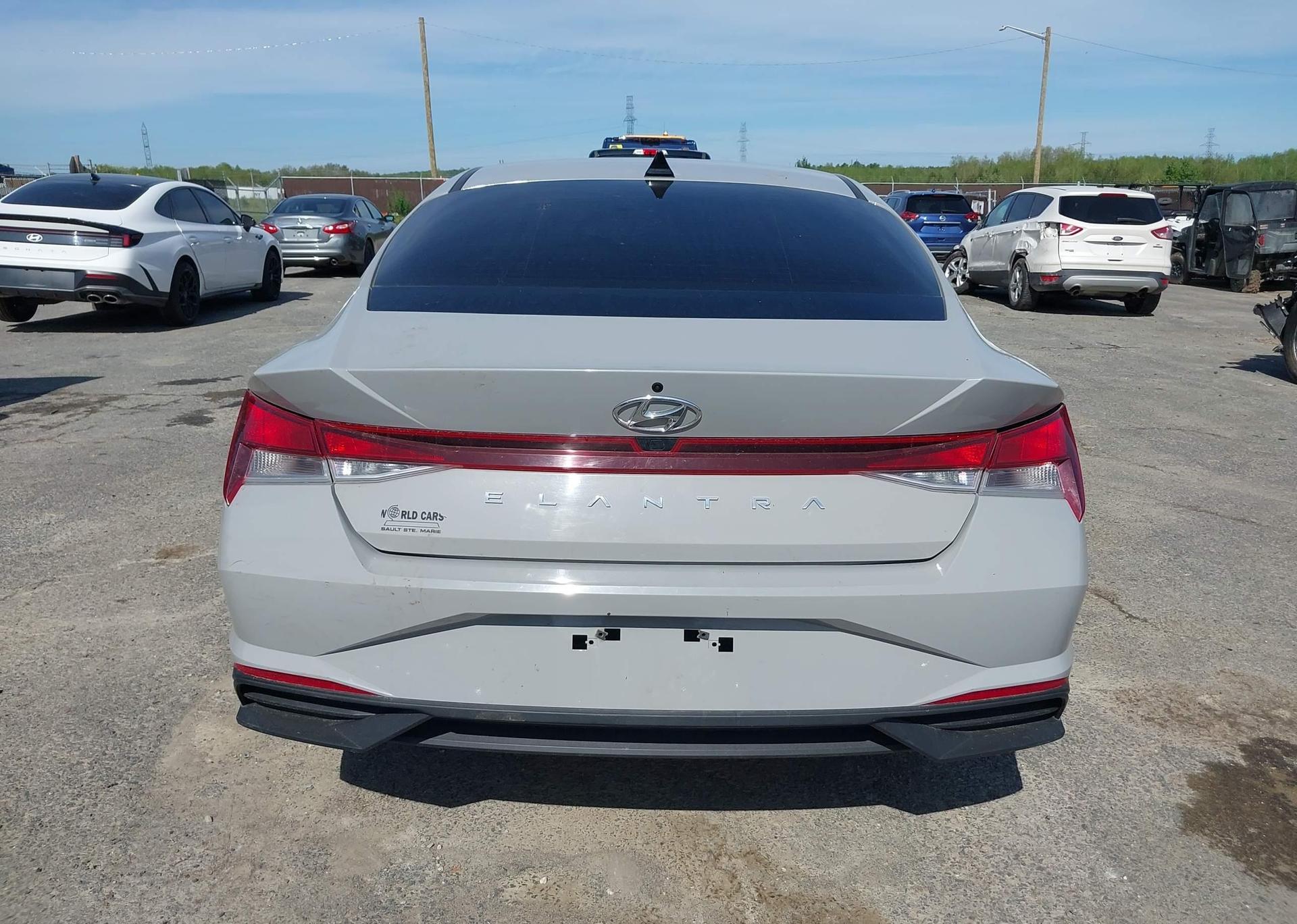 2022 HYUNDAI ELANTRA PREFERRED IVT WITH SUN AND TECH PACKAGE