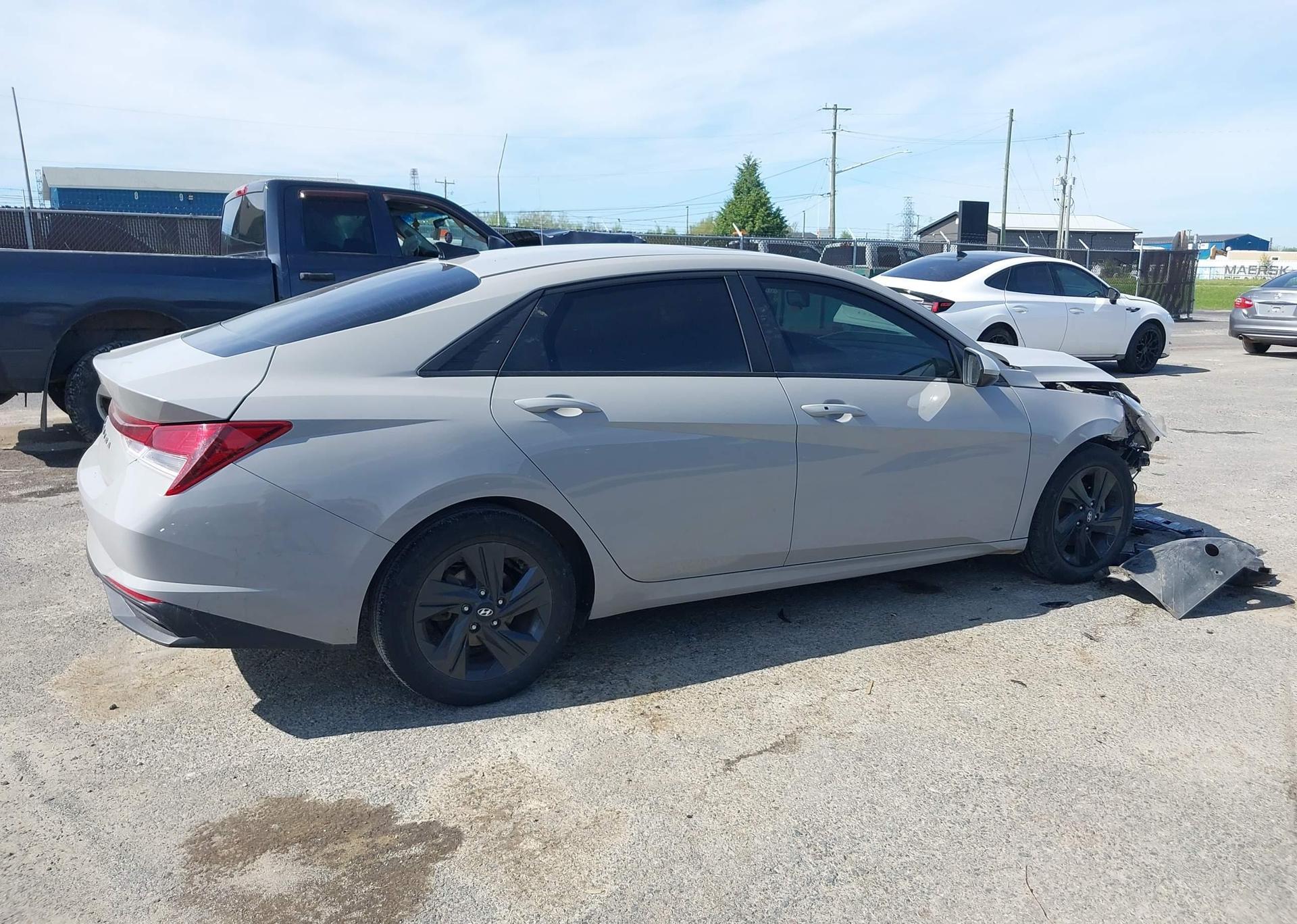 2022 HYUNDAI ELANTRA PREFERRED IVT WITH SUN AND TECH PACKAGE