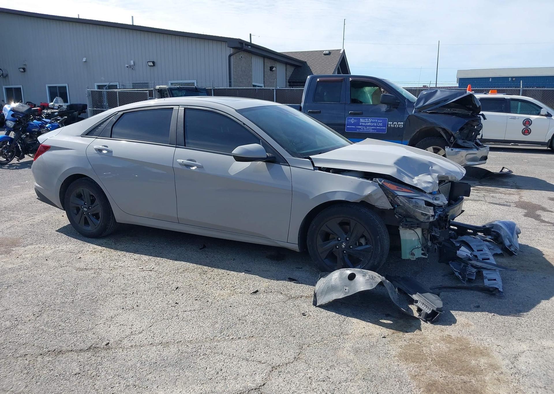 2022 HYUNDAI ELANTRA PREFERRED IVT WITH SUN AND TECH PACKAGE
