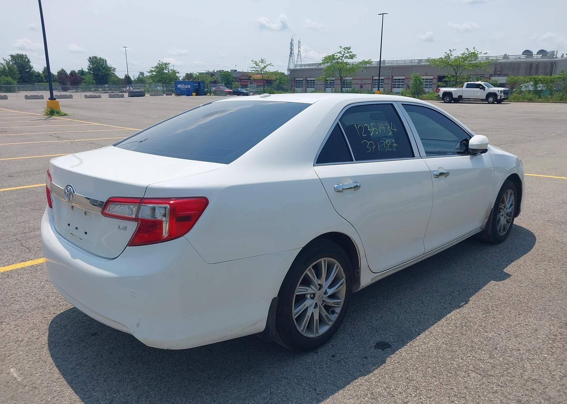 2014 TOYOTA CAMRY
