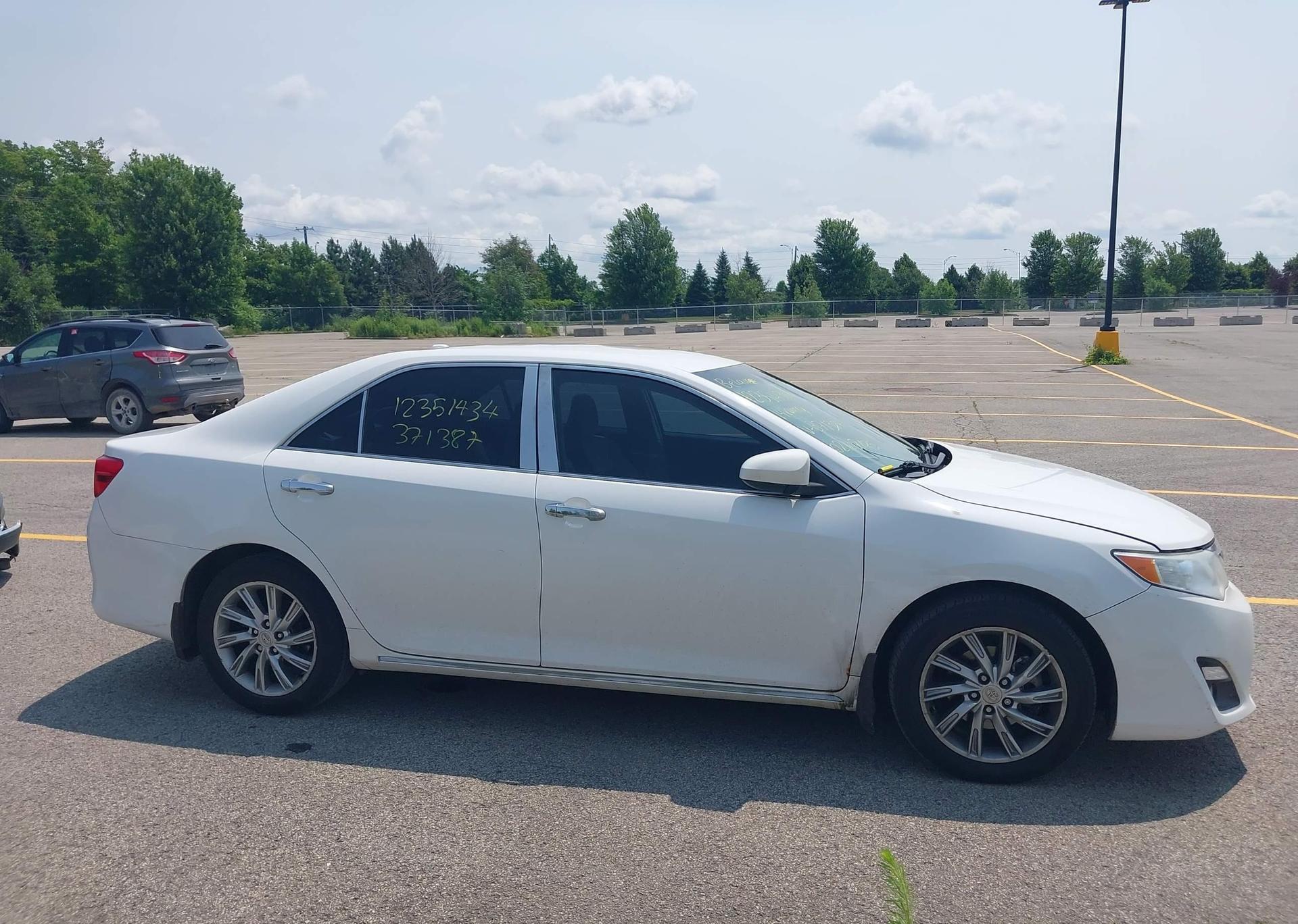 2014 TOYOTA CAMRY