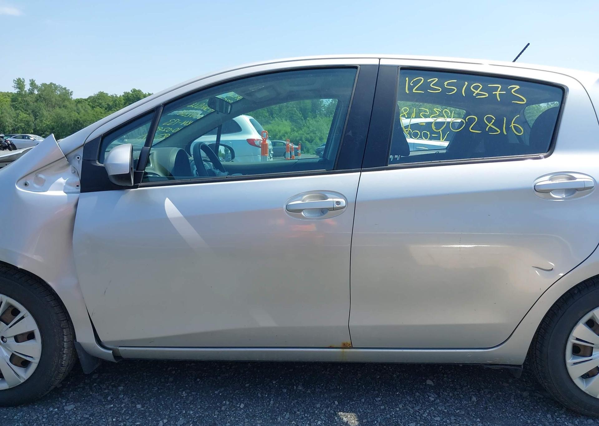 2014 TOYOTA YARIS LE