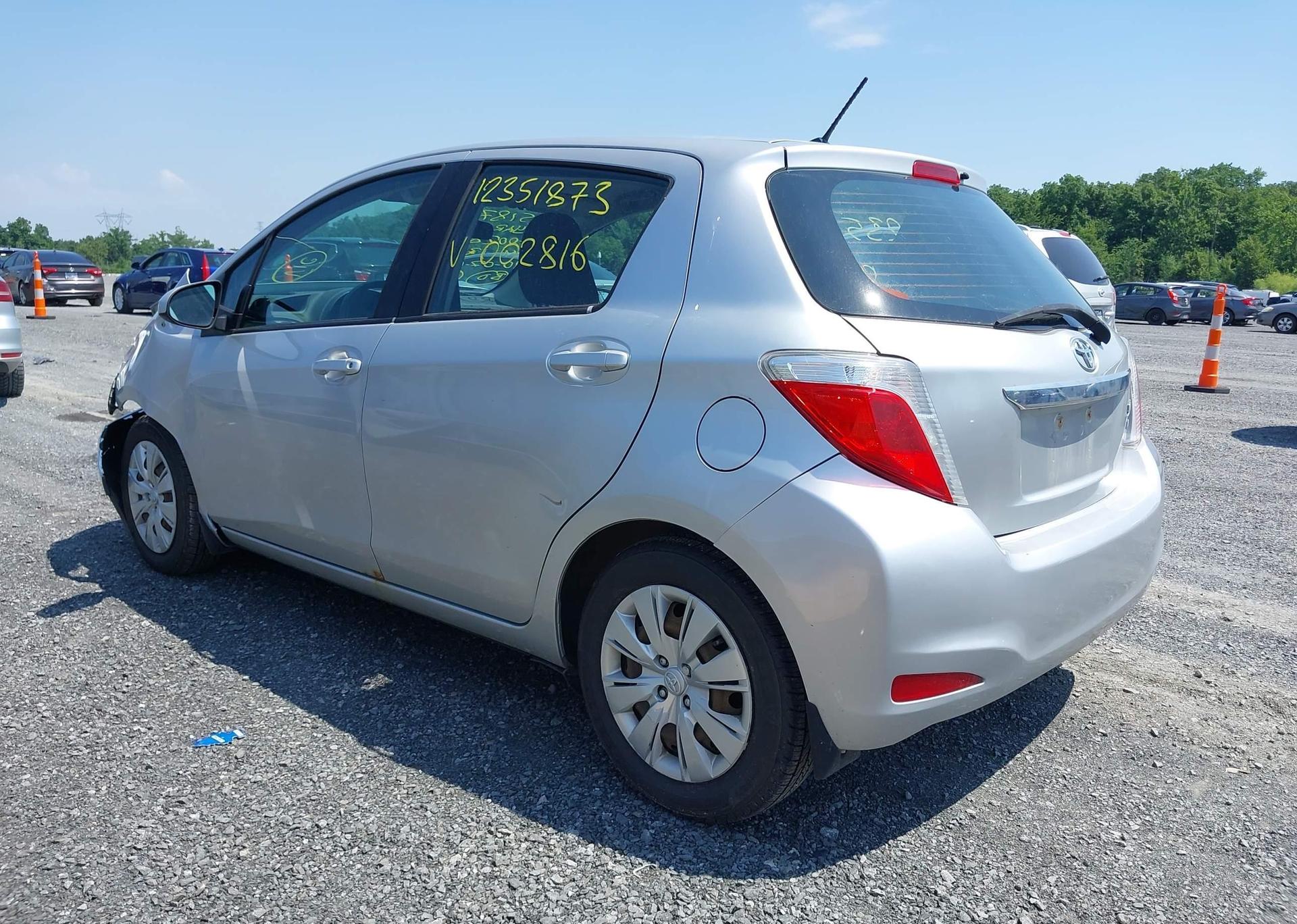 2014 TOYOTA YARIS LE