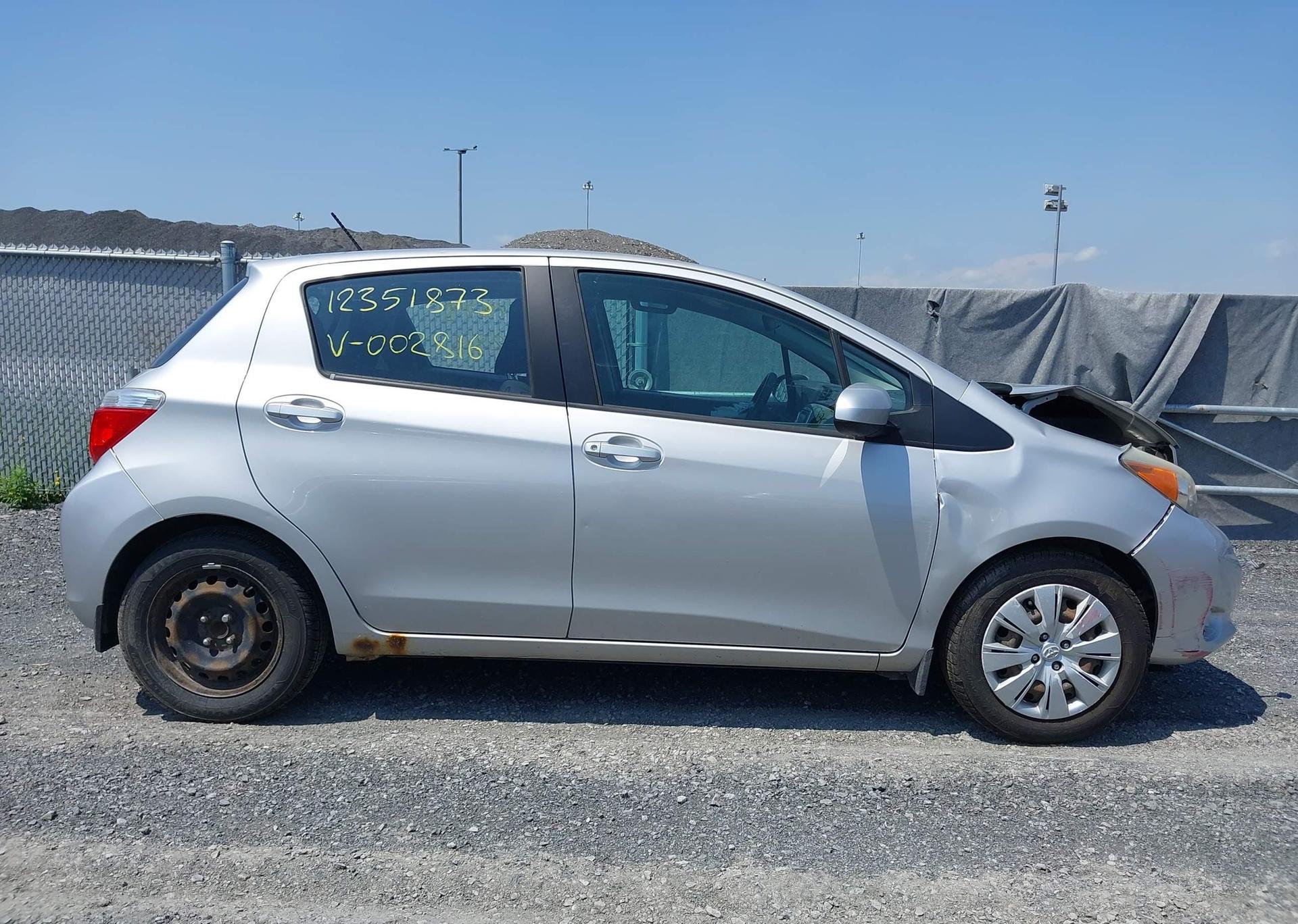 2014 TOYOTA YARIS LE