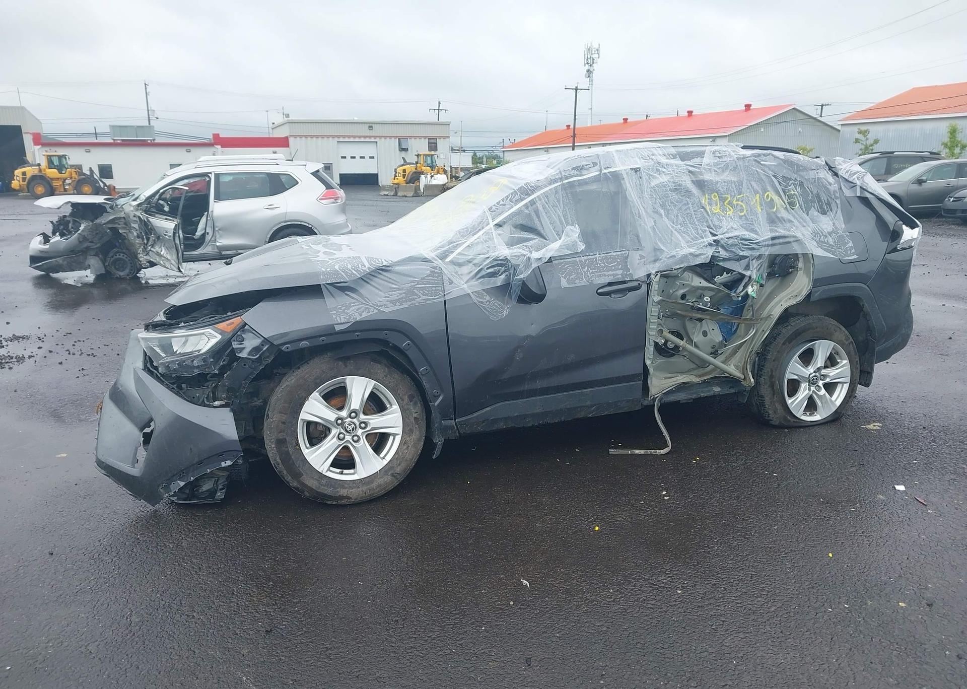 2021 TOYOTA RAV4 XLE