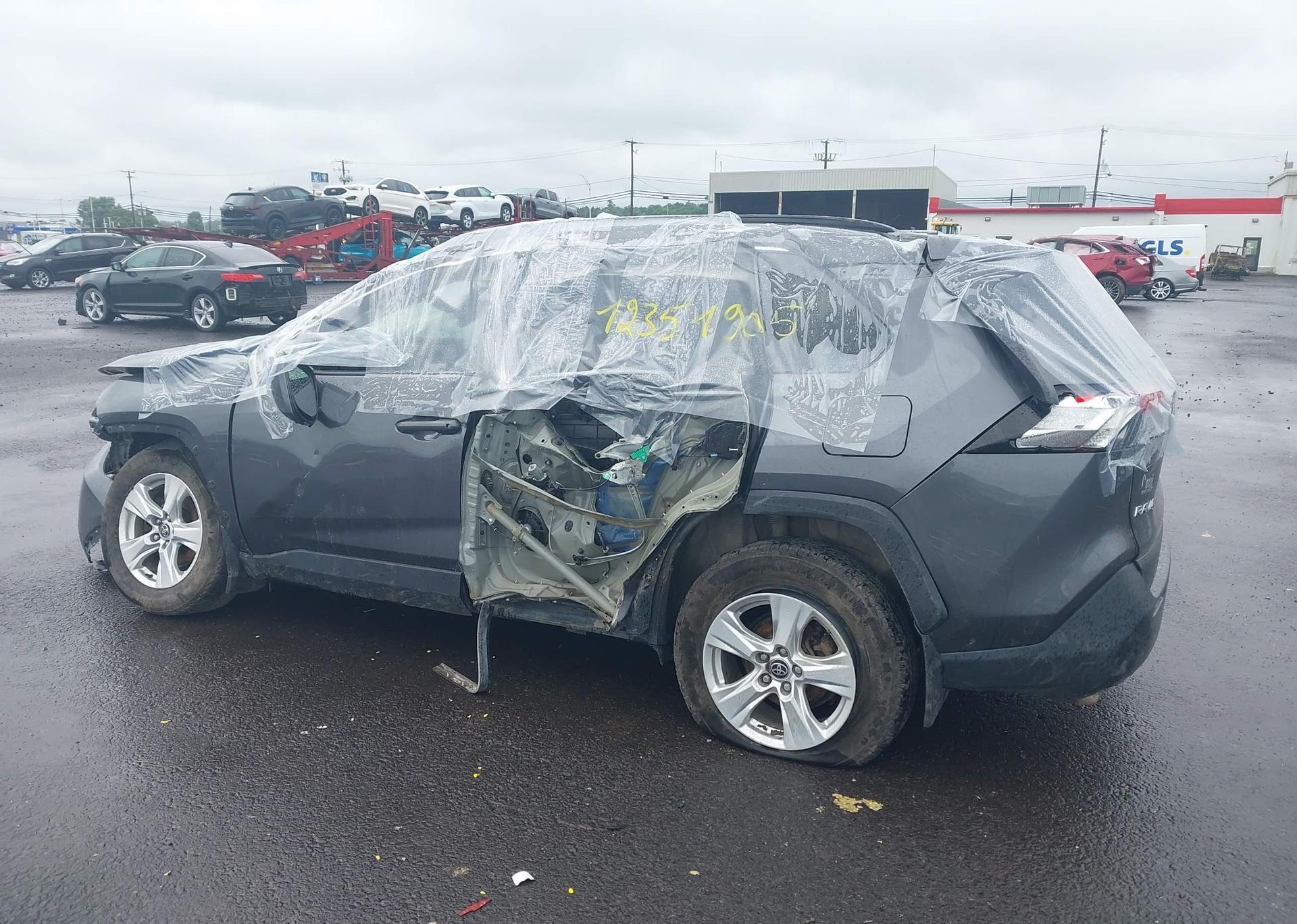 2021 TOYOTA RAV4 XLE