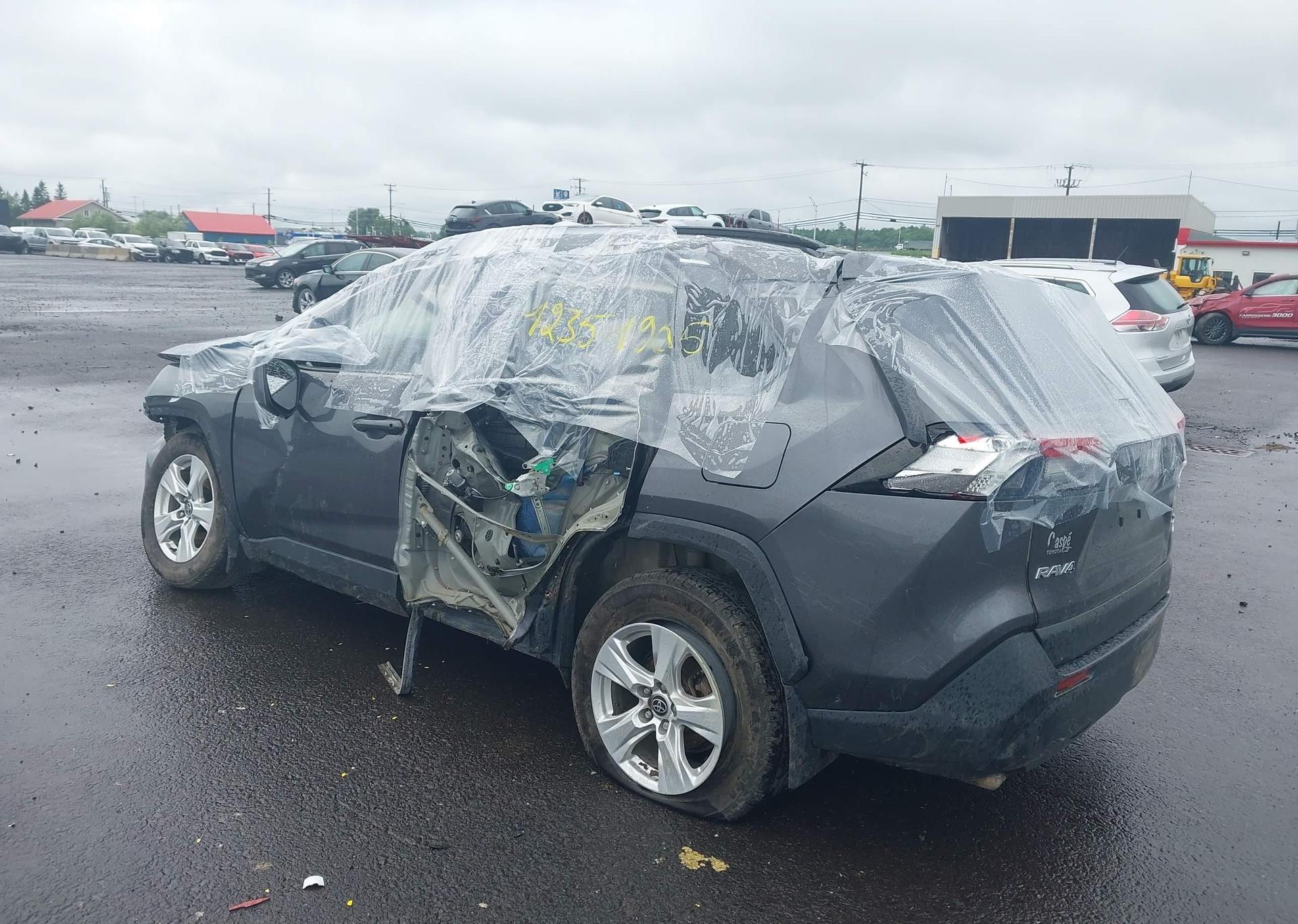 2021 TOYOTA RAV4 XLE
