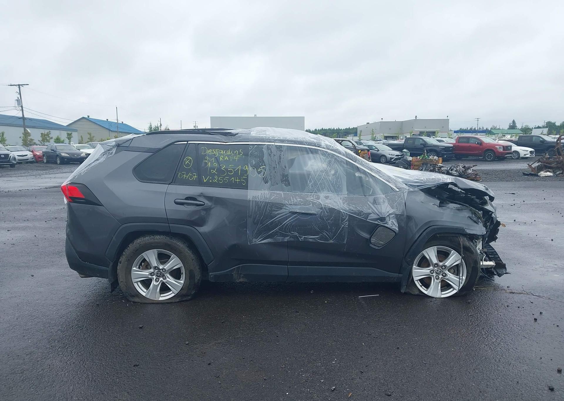 2021 TOYOTA RAV4 XLE