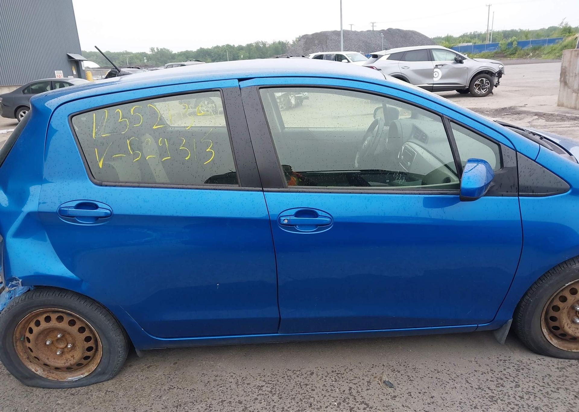 2012 TOYOTA YARIS LE