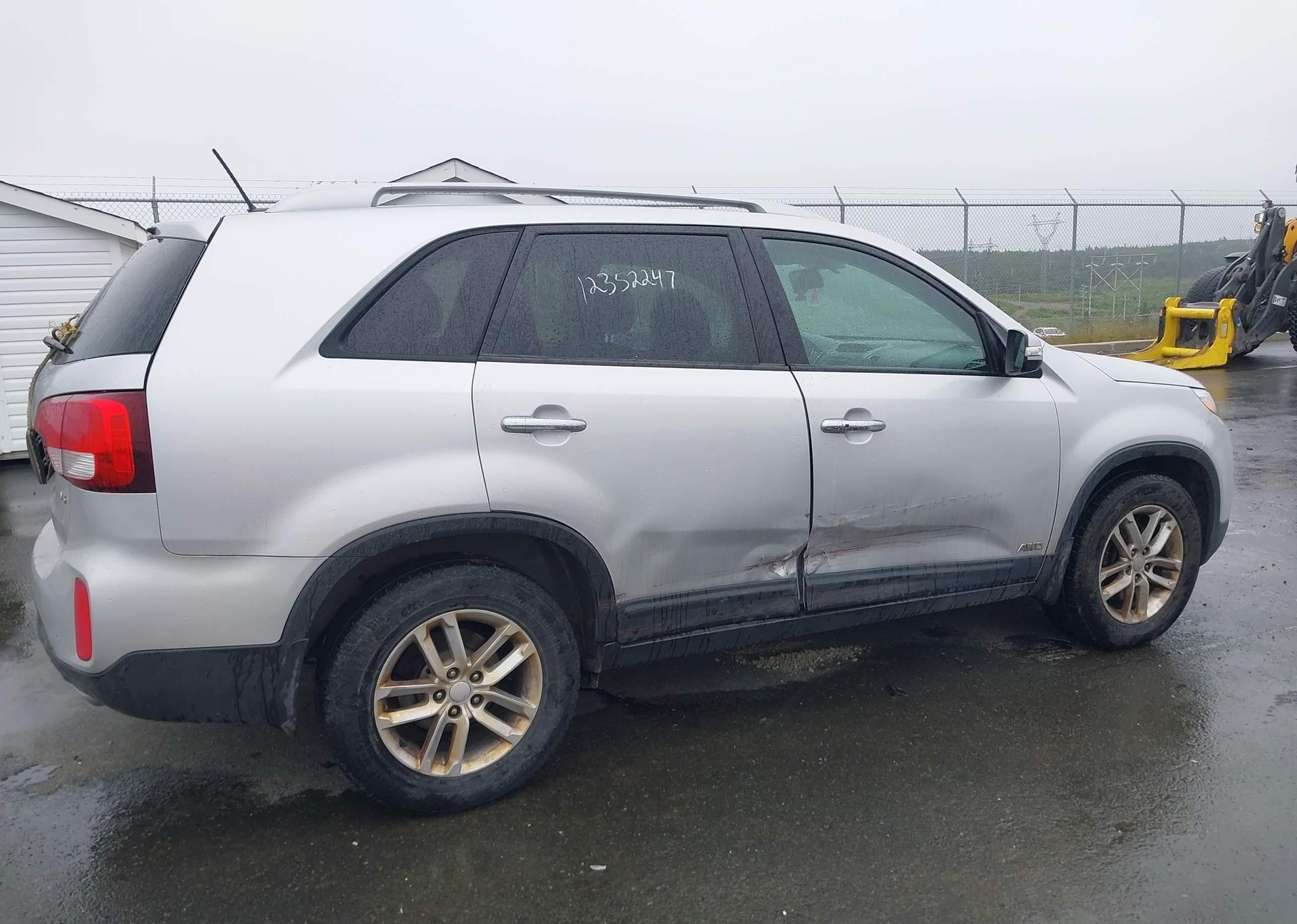 2015 KIA SORENTO LX V6