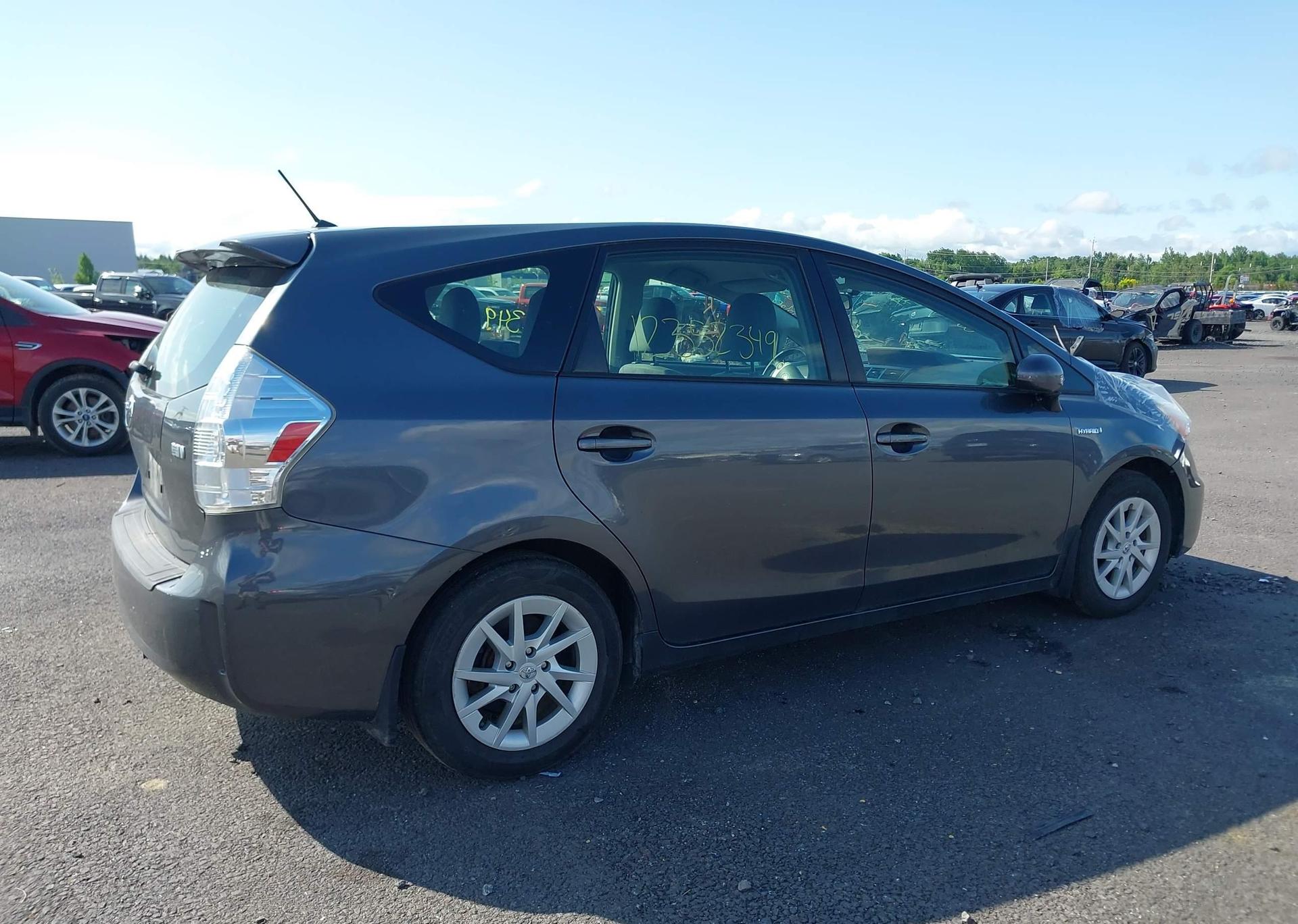 2013 TOYOTA PRIUS V