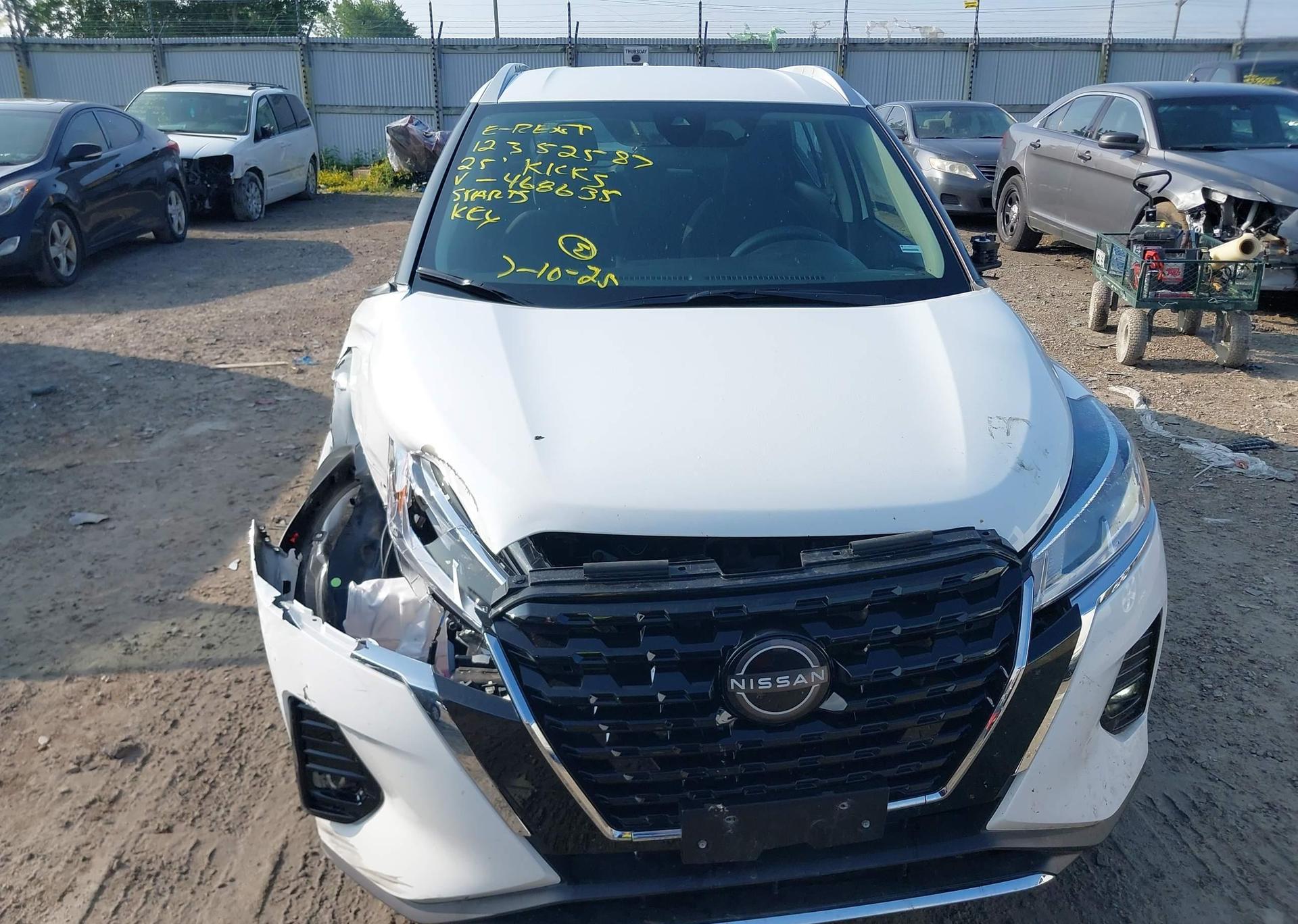 2025 NISSAN KICKS PLAY SV