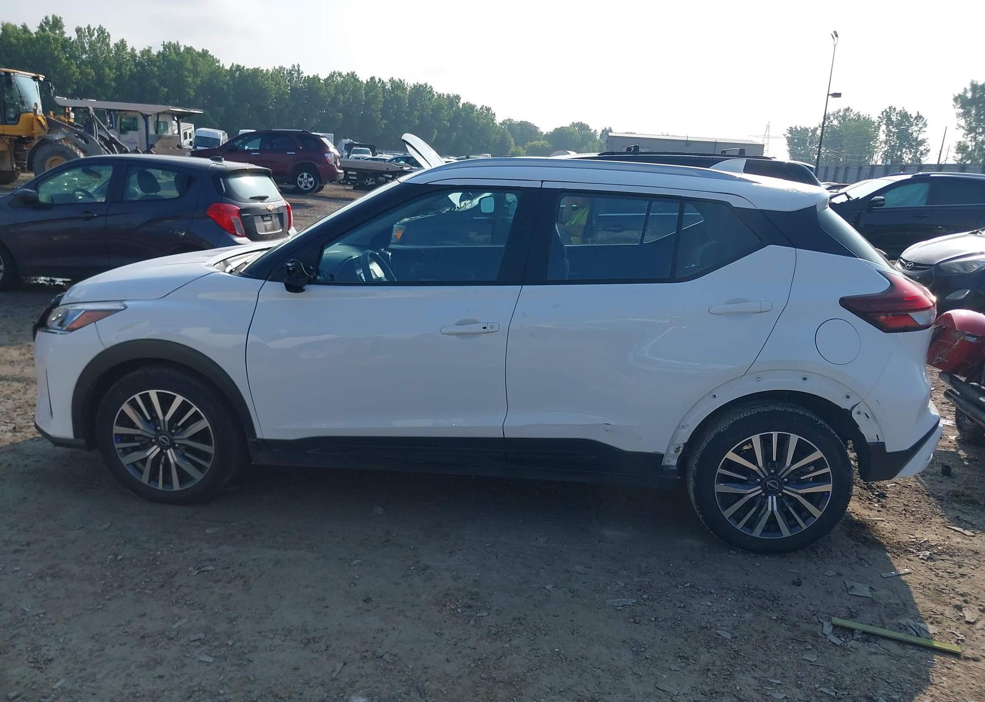 2025 NISSAN KICKS PLAY SV