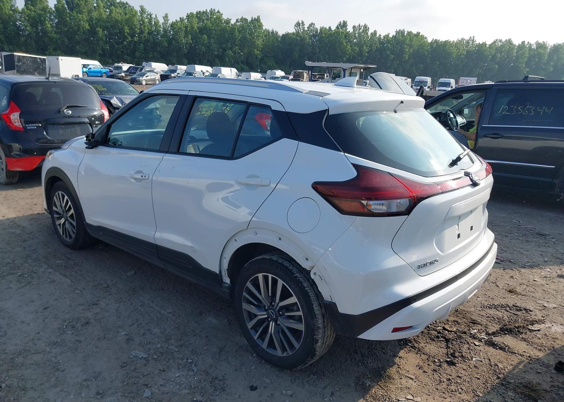 2025 NISSAN KICKS PLAY SV