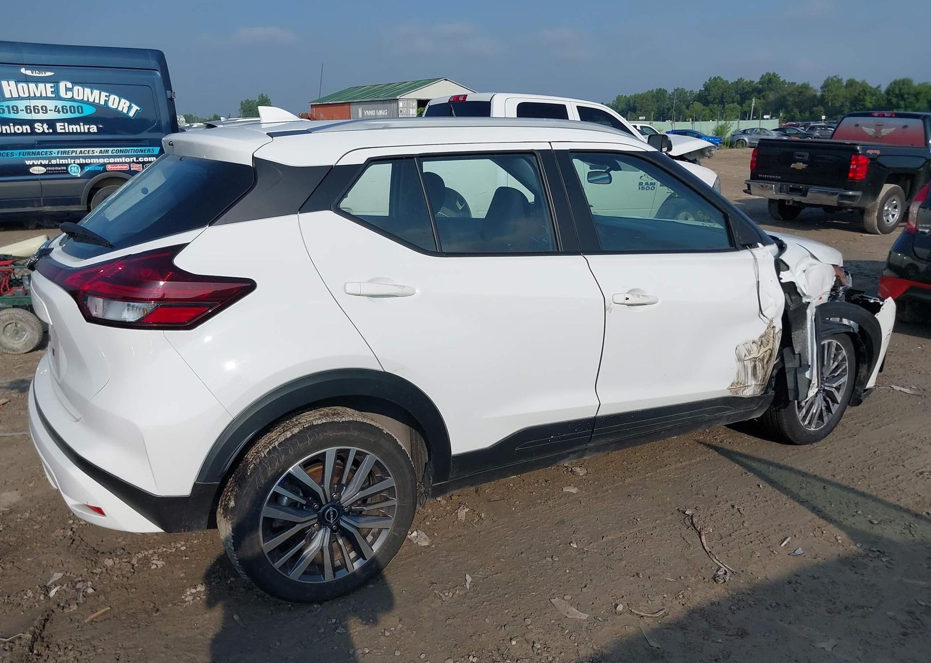 2025 NISSAN KICKS PLAY SV