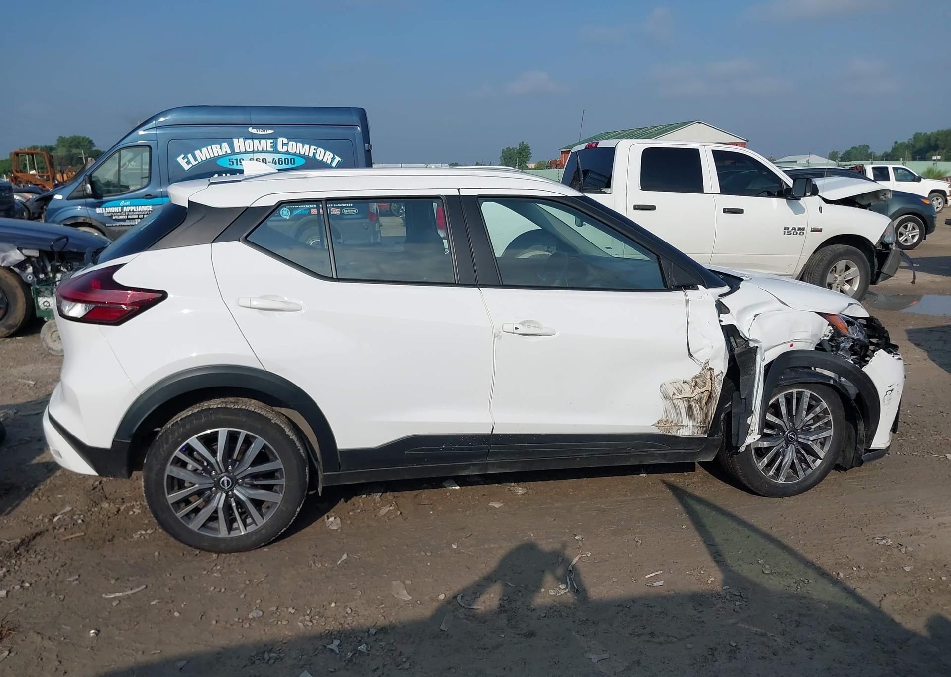 2025 NISSAN KICKS PLAY SV