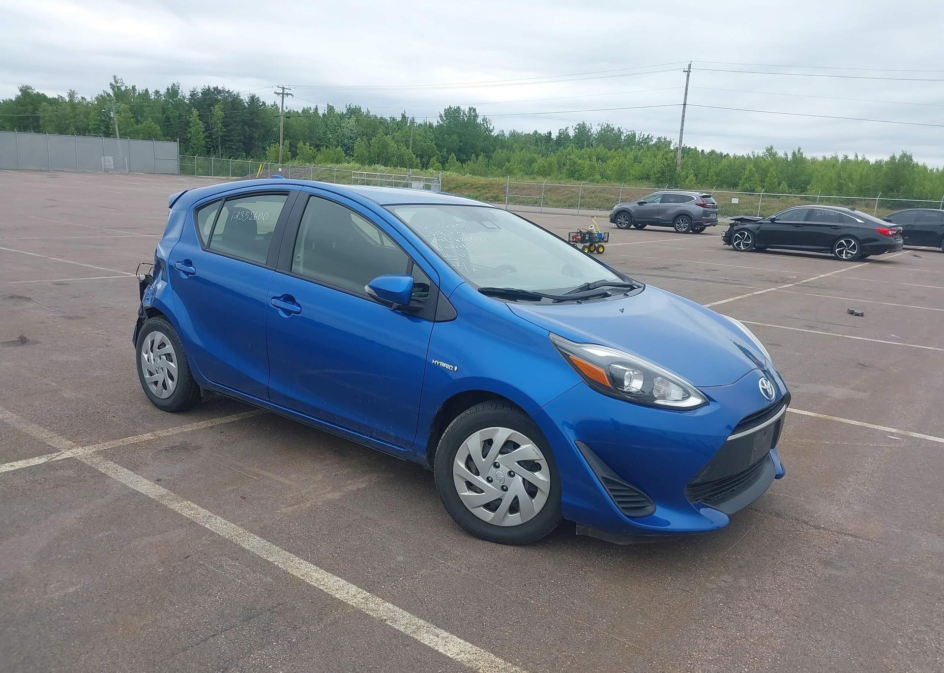 2019 TOYOTA Prius c