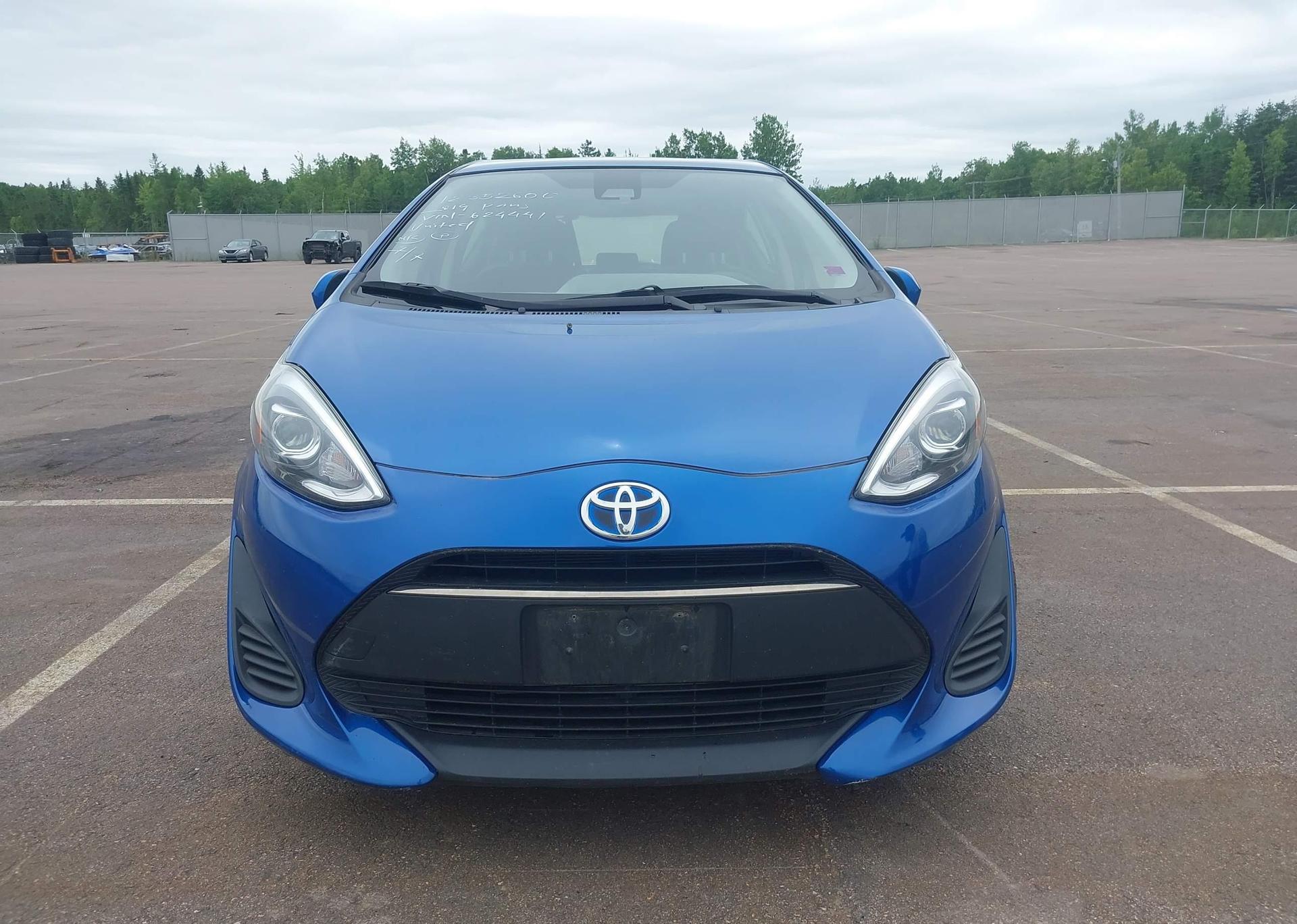 2019 TOYOTA Prius c
