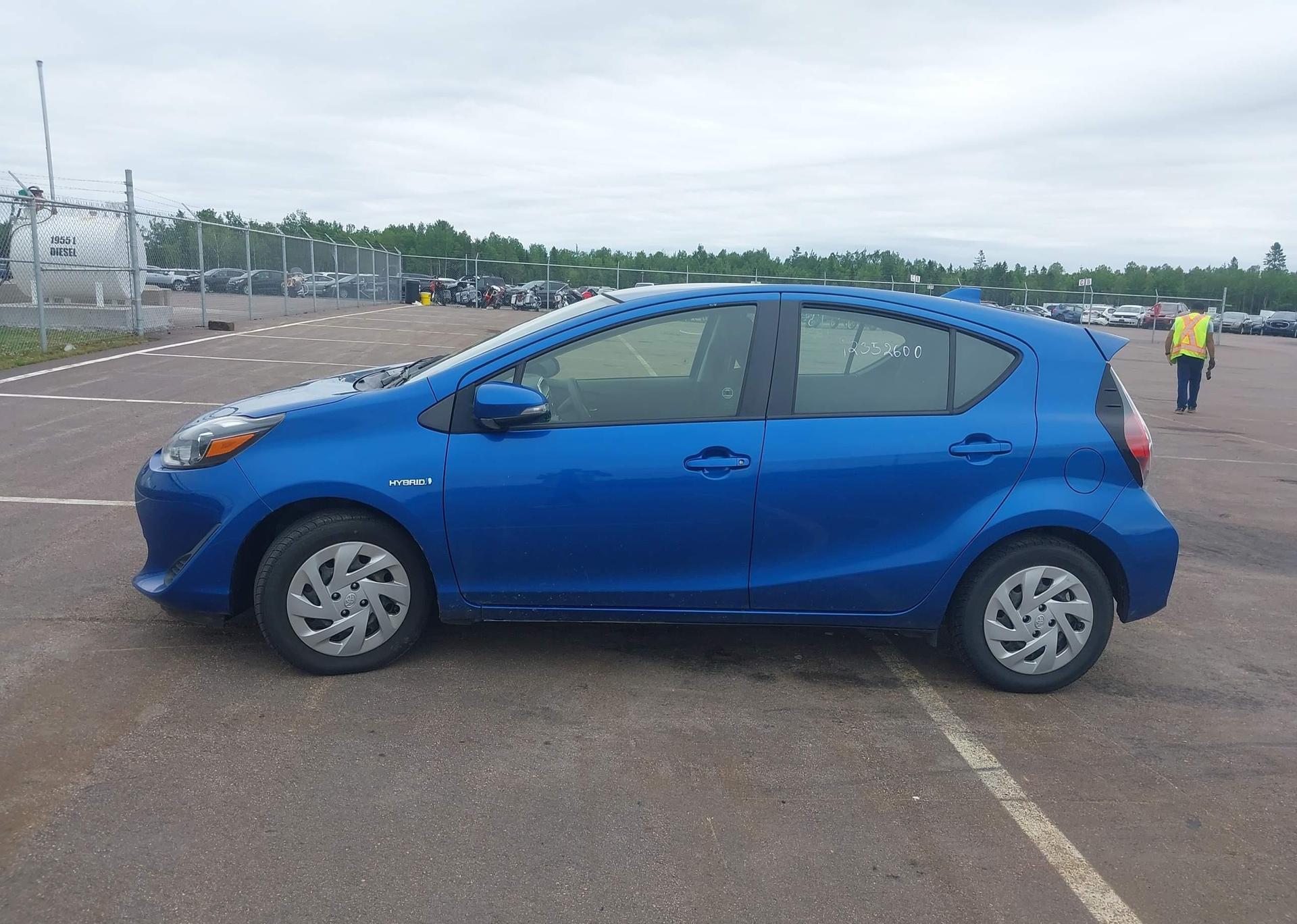 2019 TOYOTA Prius c