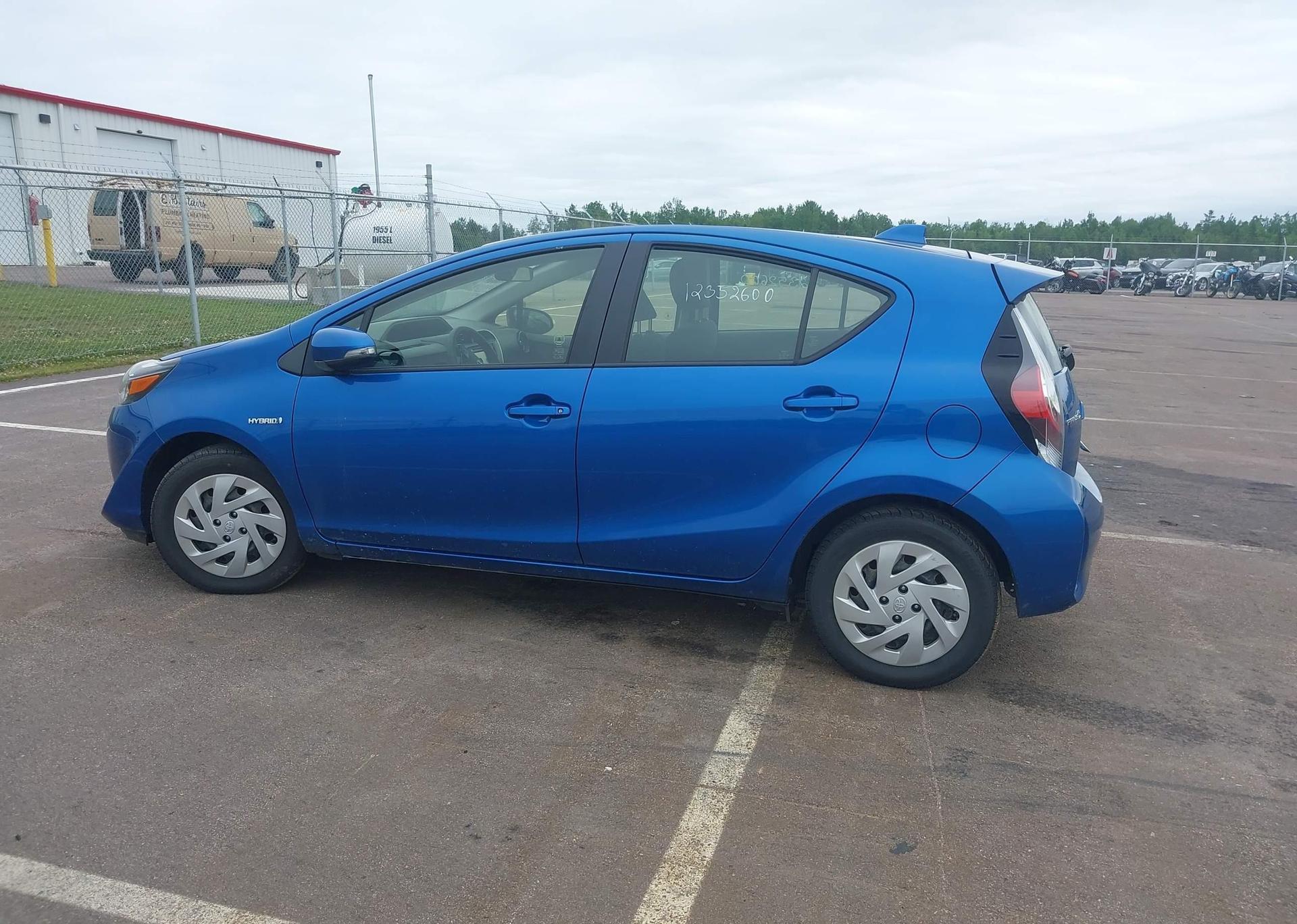 2019 TOYOTA Prius c