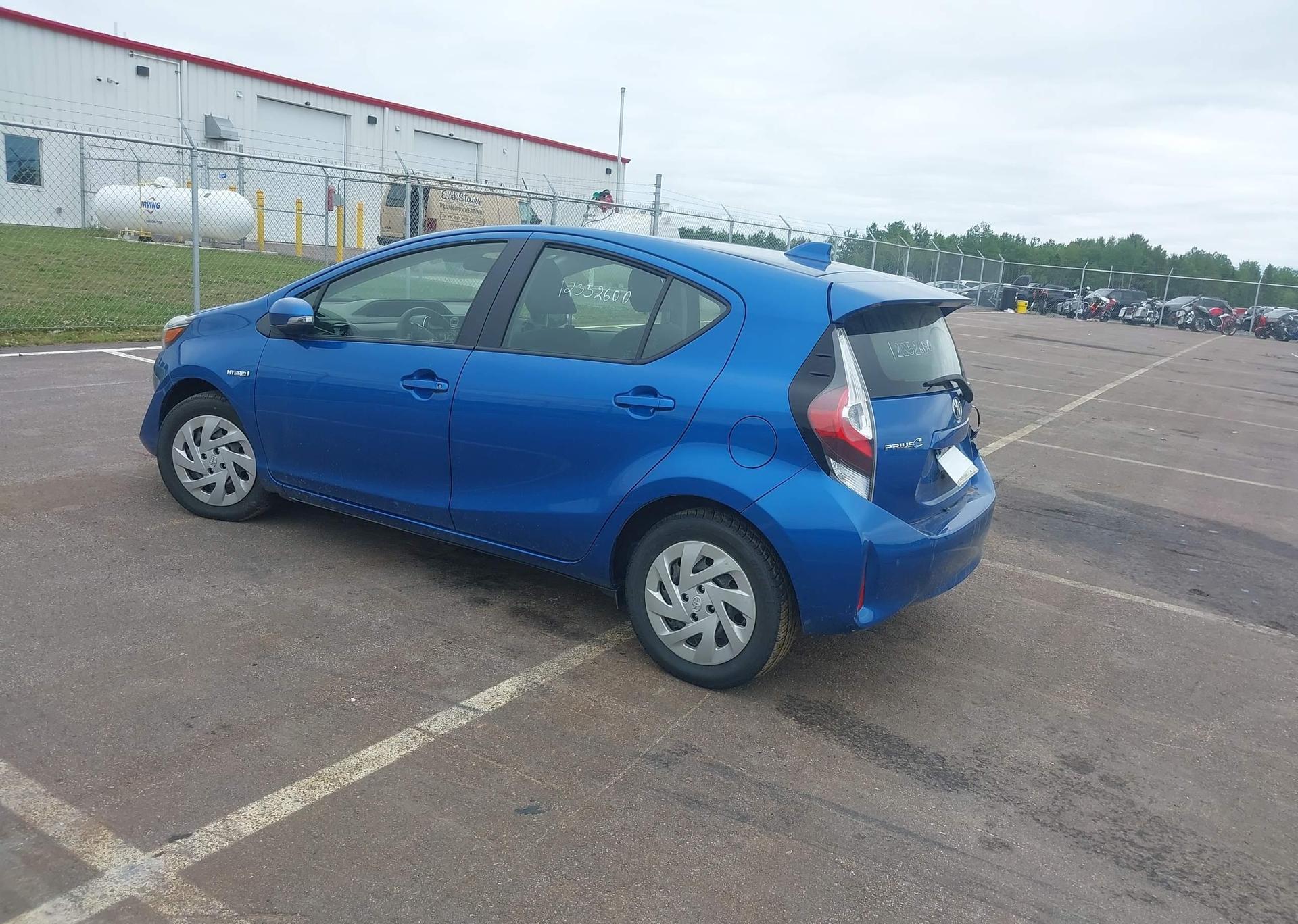 2019 TOYOTA Prius c