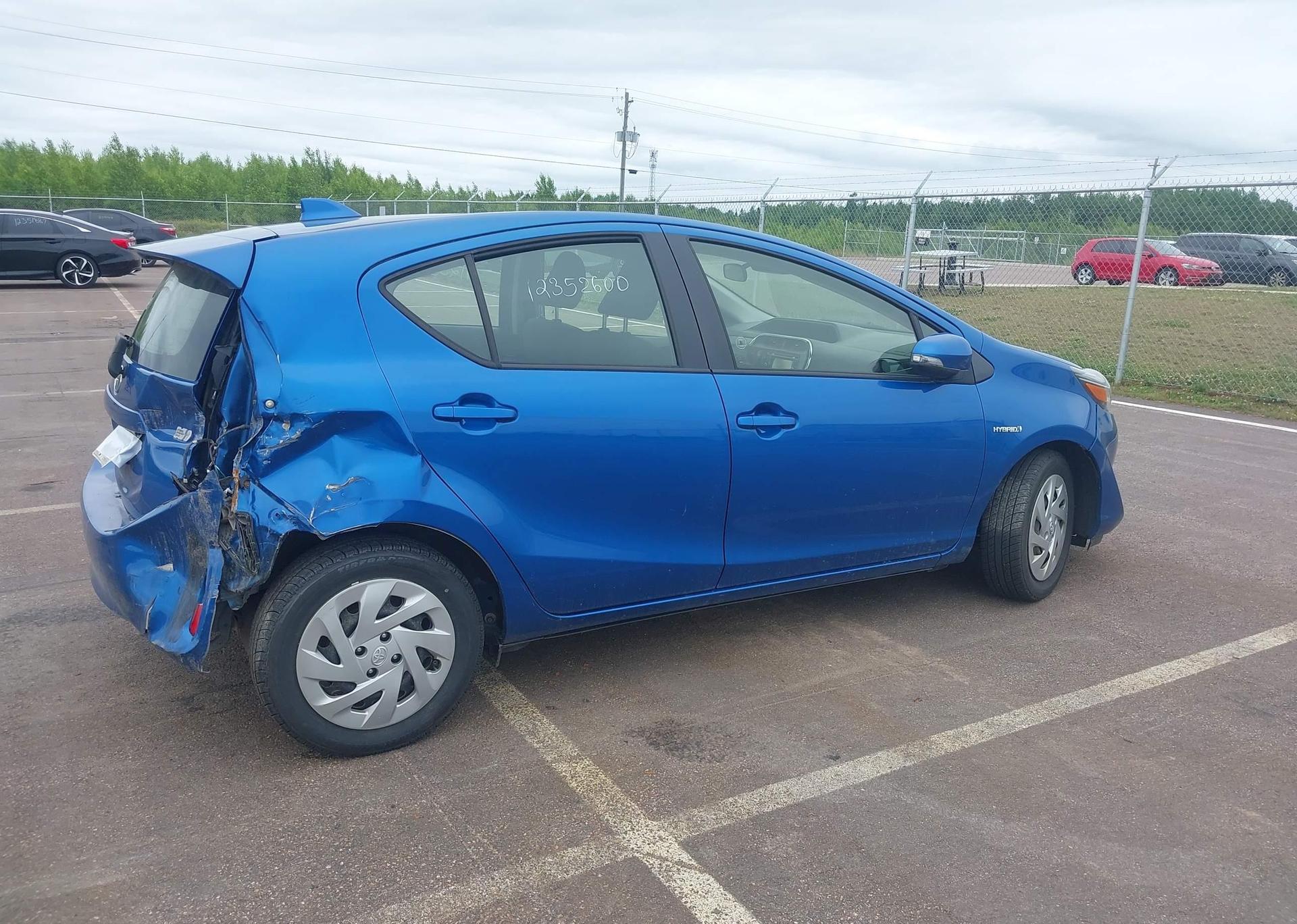 2019 TOYOTA Prius c