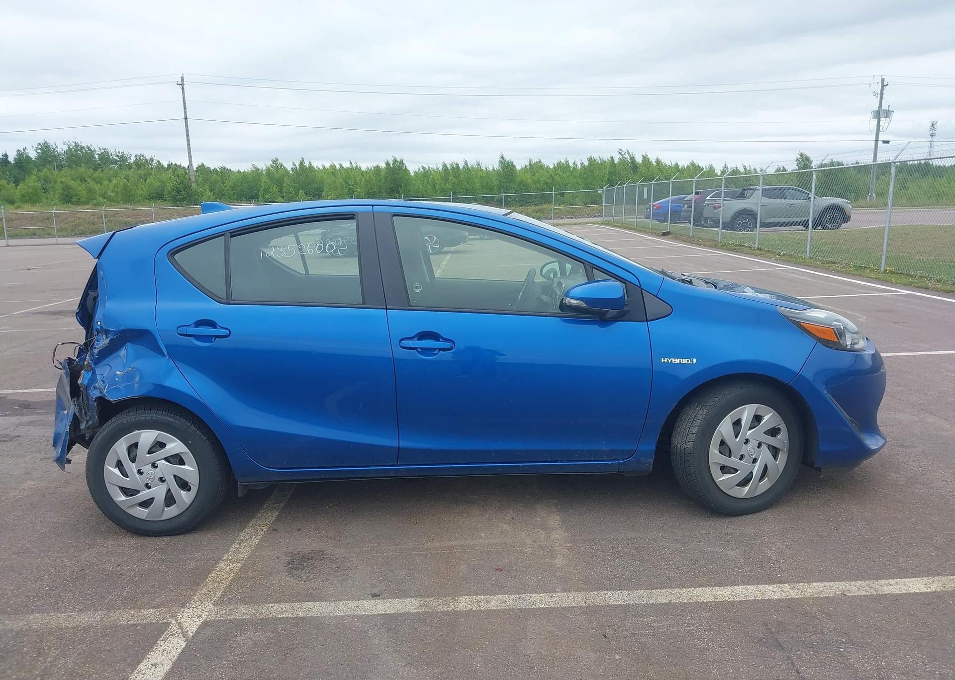 2019 TOYOTA Prius c