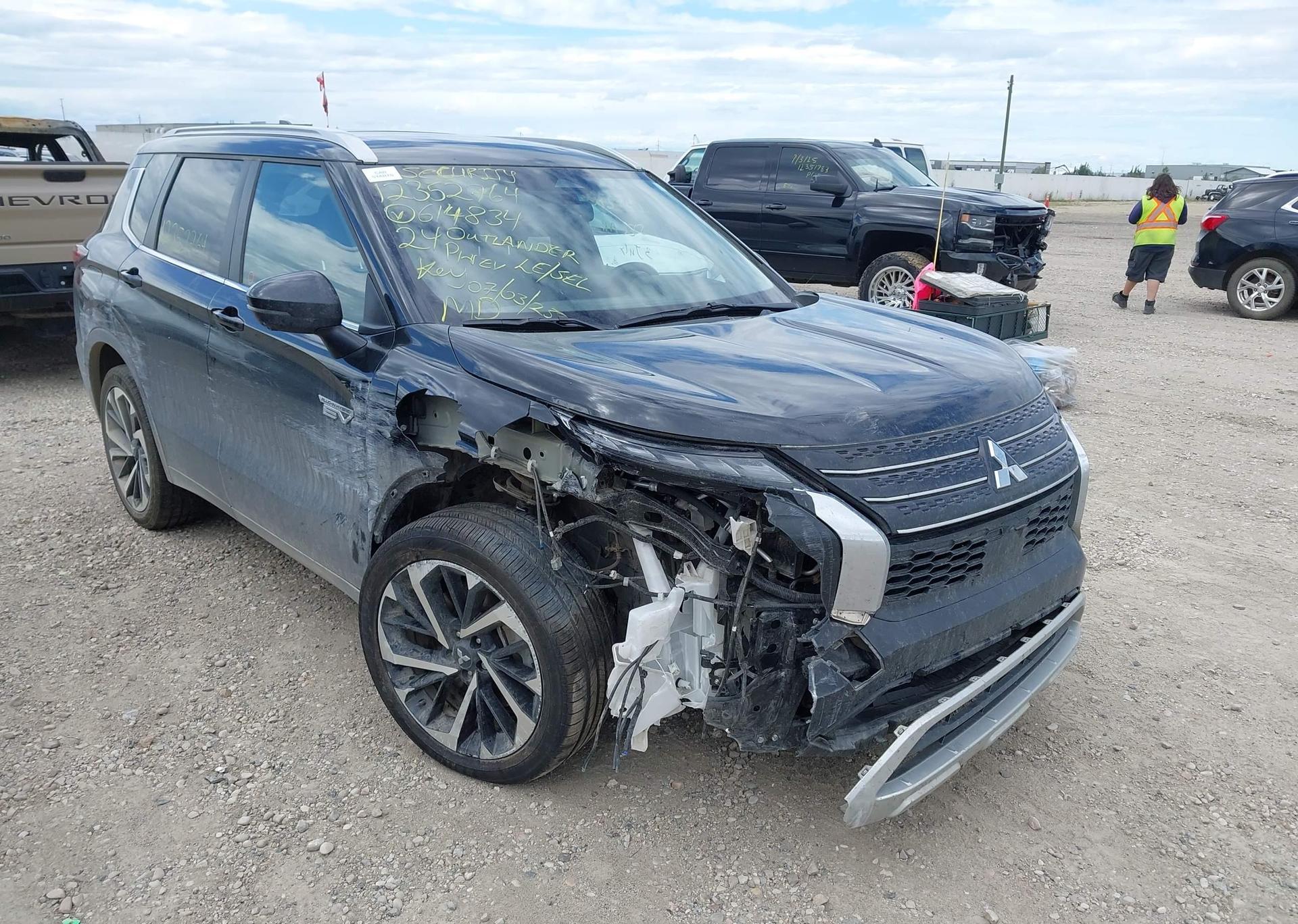 2024 MITSUBISHI OUTLANDER PHEV LE