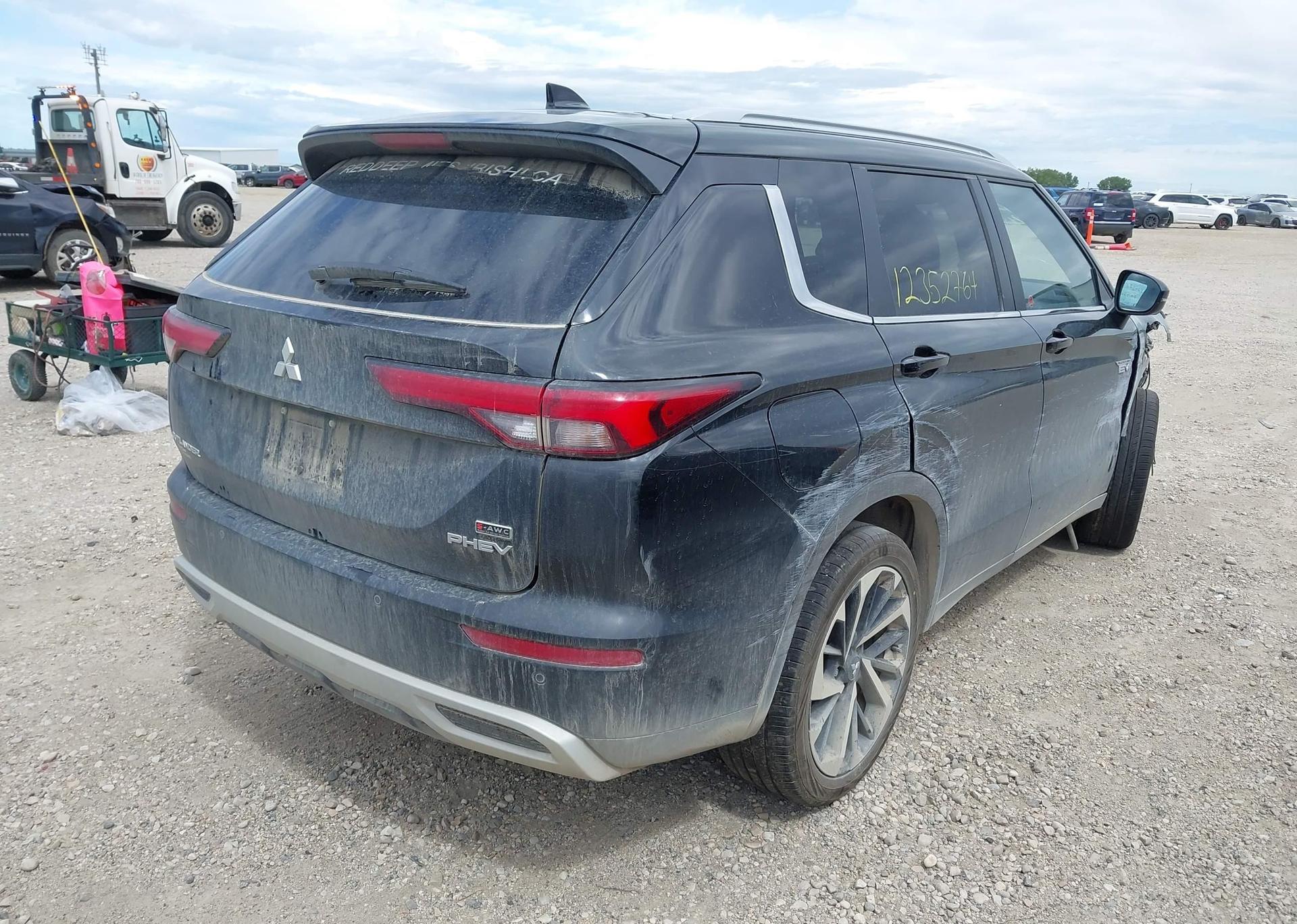 2024 MITSUBISHI OUTLANDER PHEV LE