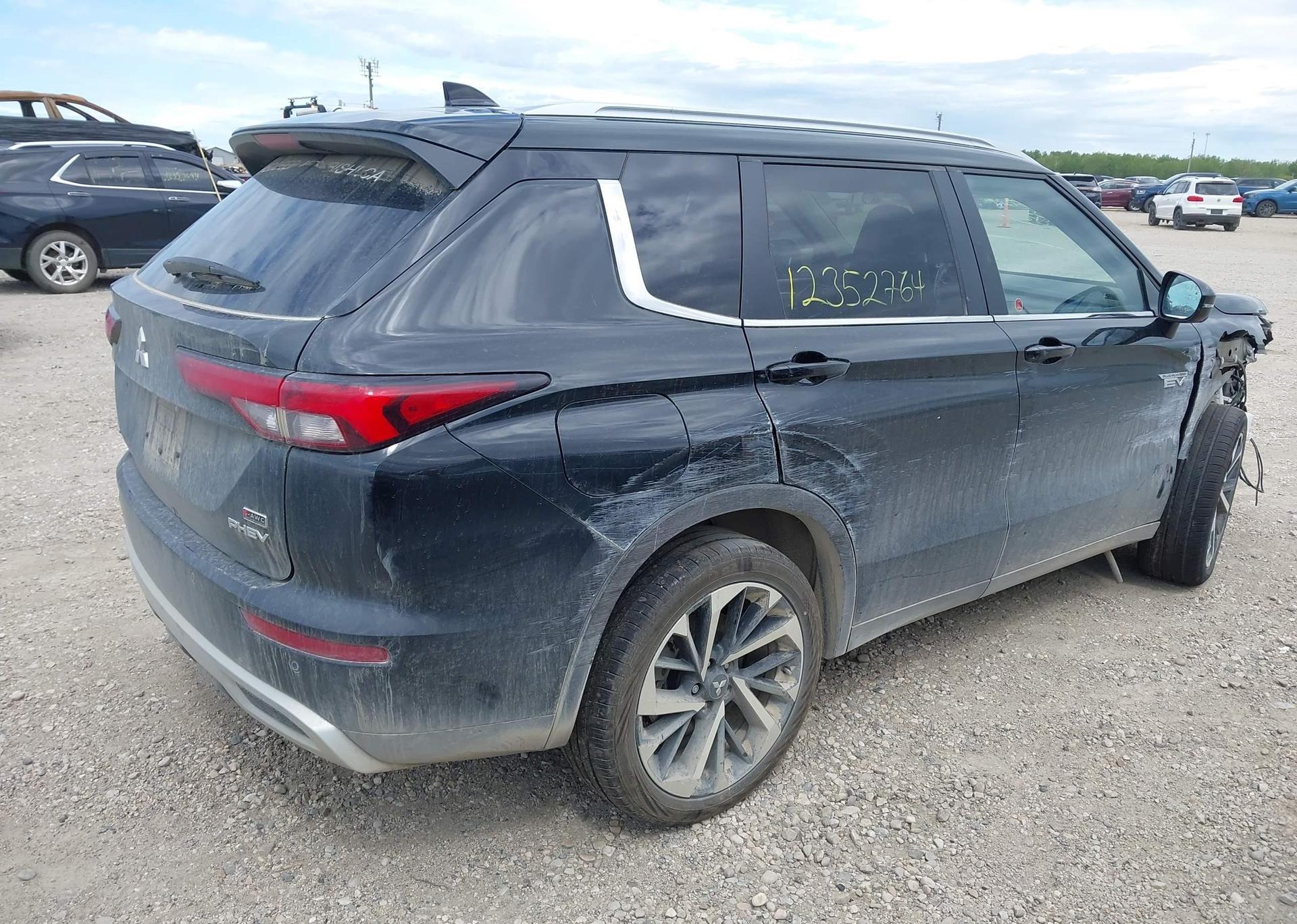 2024 MITSUBISHI OUTLANDER PHEV LE